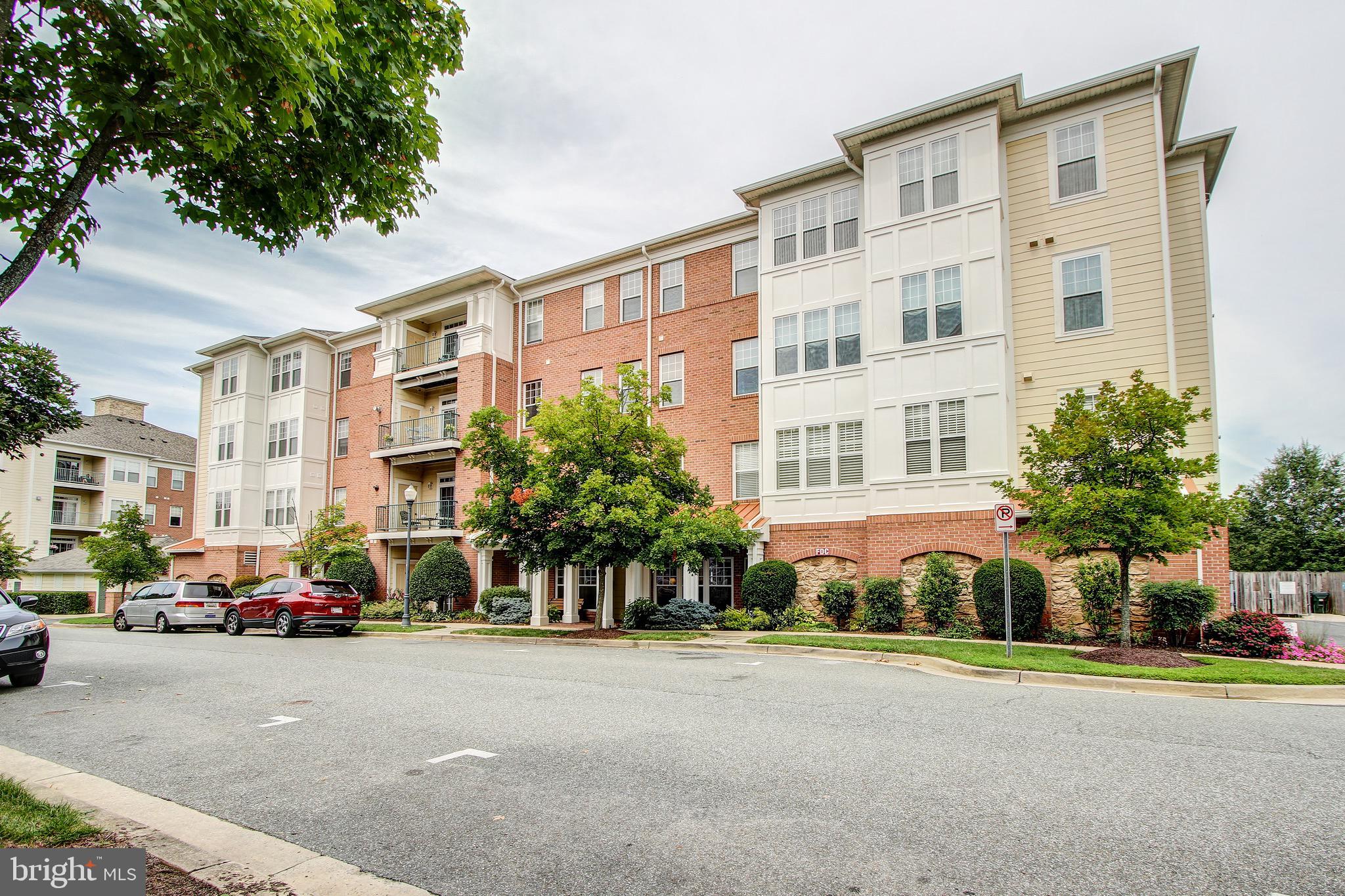 BOZZUTO AT KENTLANDS - Residential