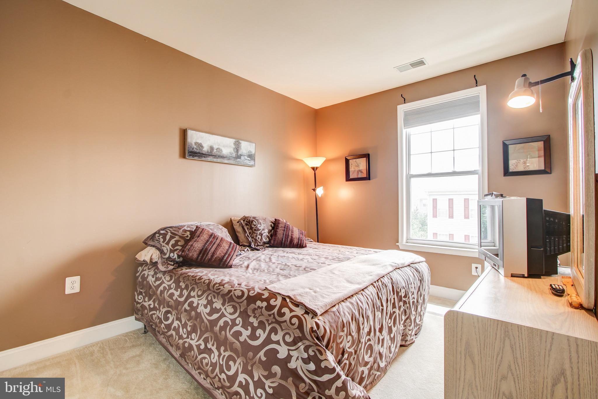 BOZZUTO AT KENTLANDS - Residential