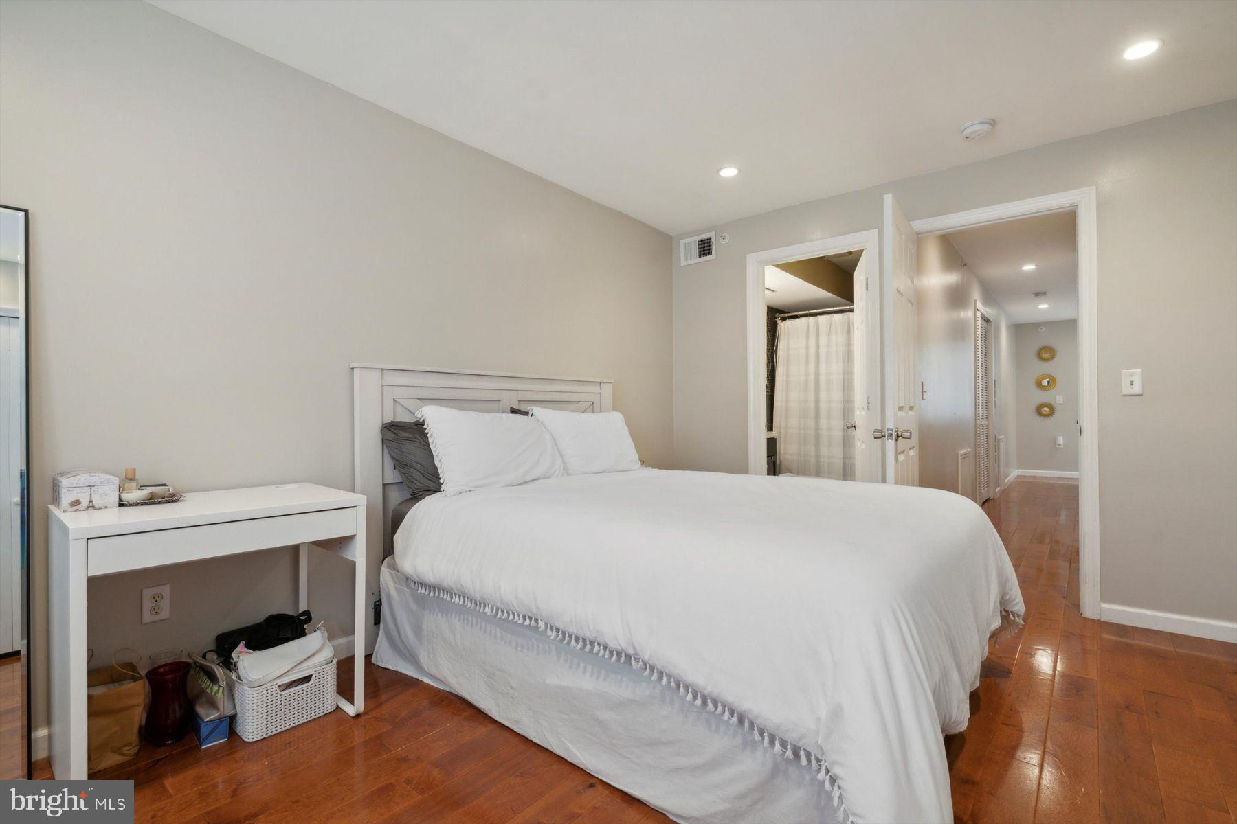 WASHINGTON SQ WEST - Residential Income