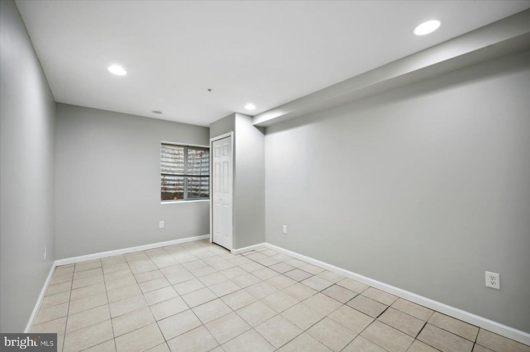 WASHINGTON SQ WEST - Residential Income