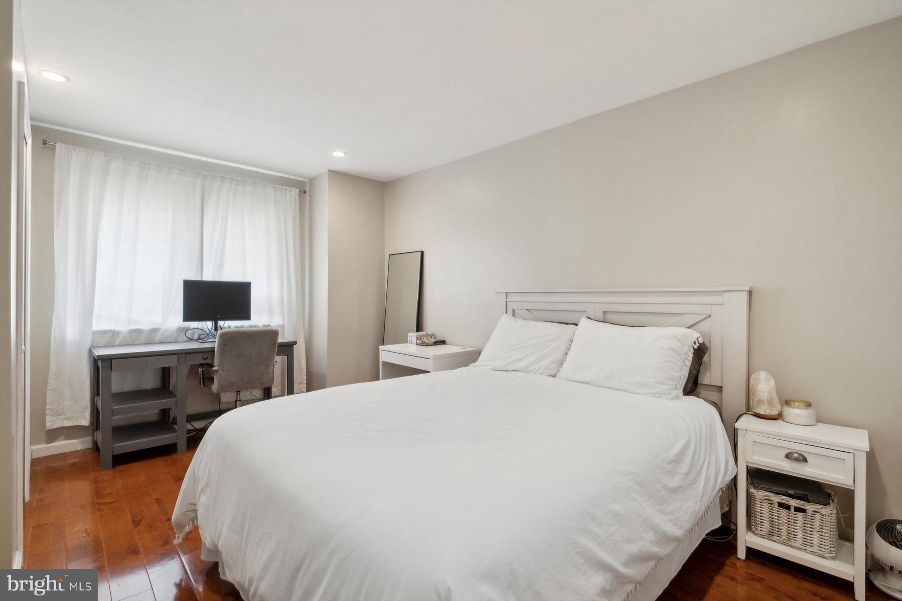 WASHINGTON SQ WEST - Residential Income