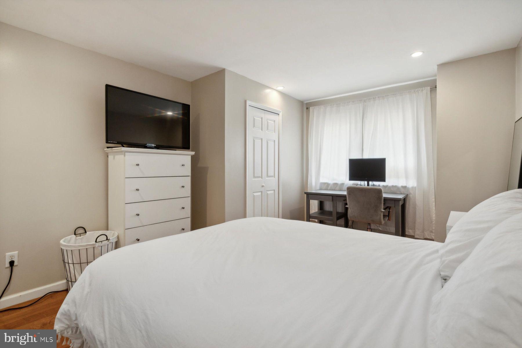 WASHINGTON SQ WEST - Residential Income