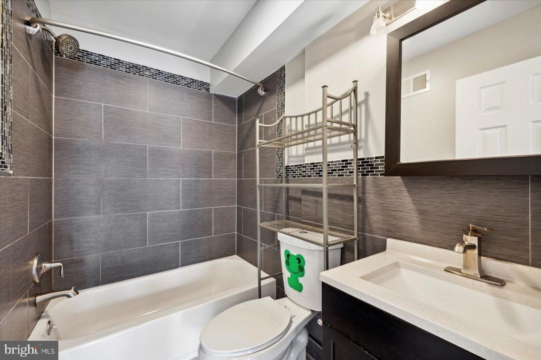 WASHINGTON SQ WEST - Residential Income