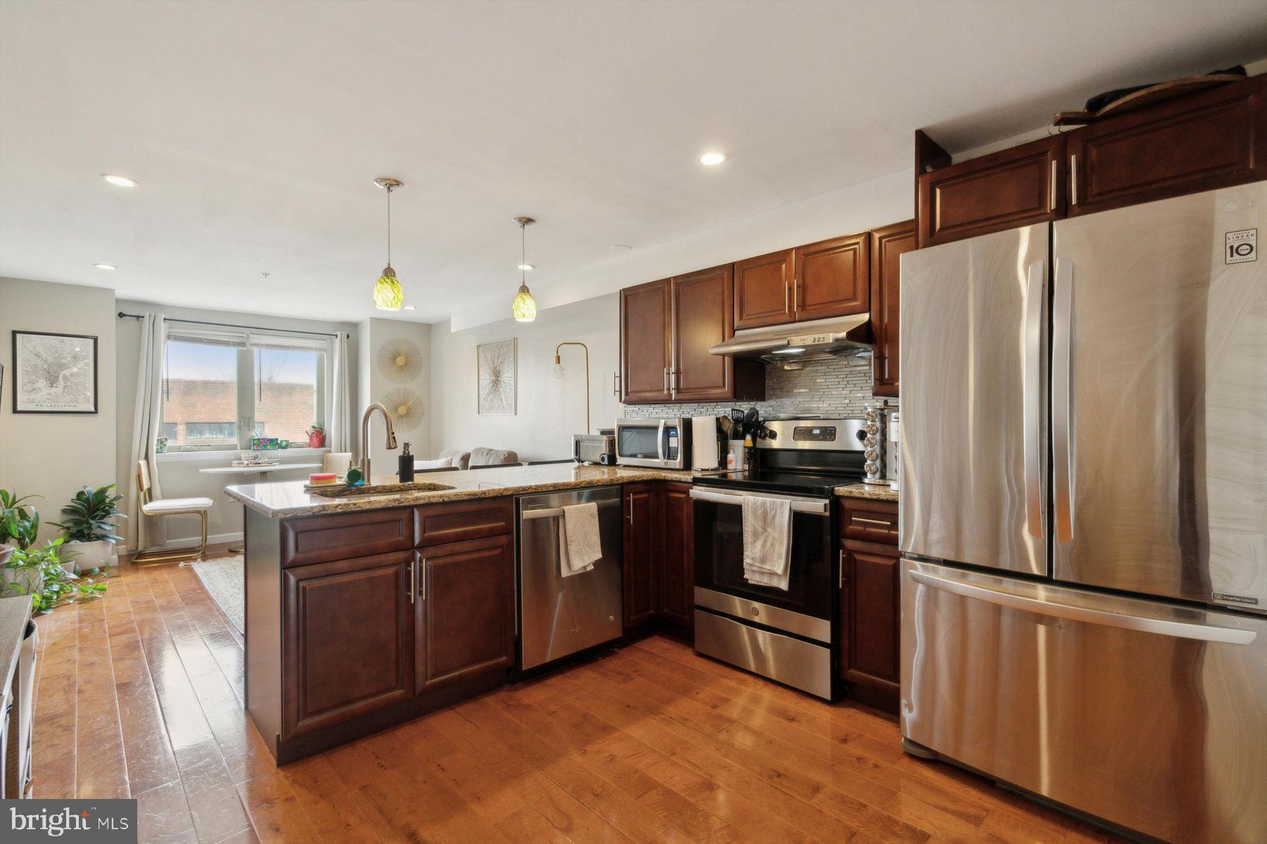 WASHINGTON SQ WEST - Residential Income