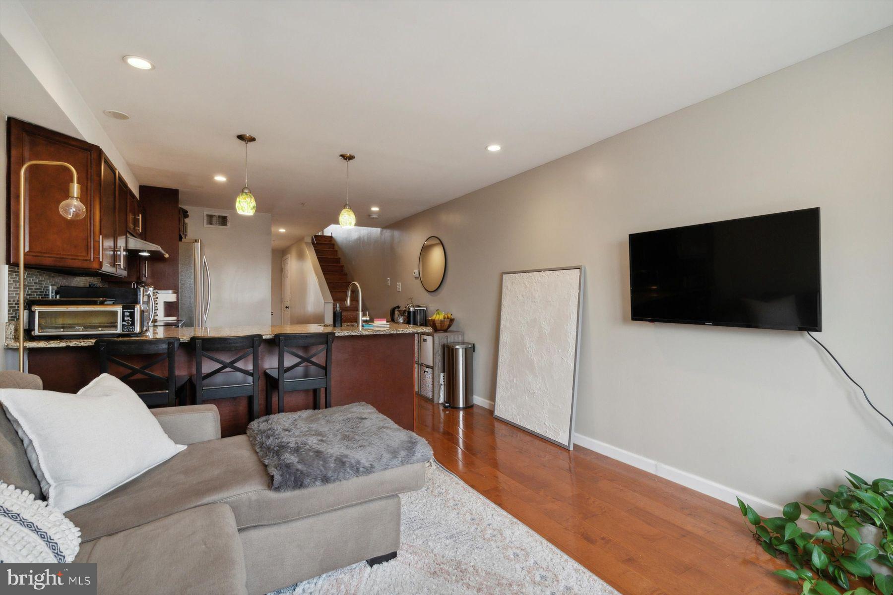 WASHINGTON SQ WEST - Residential Income