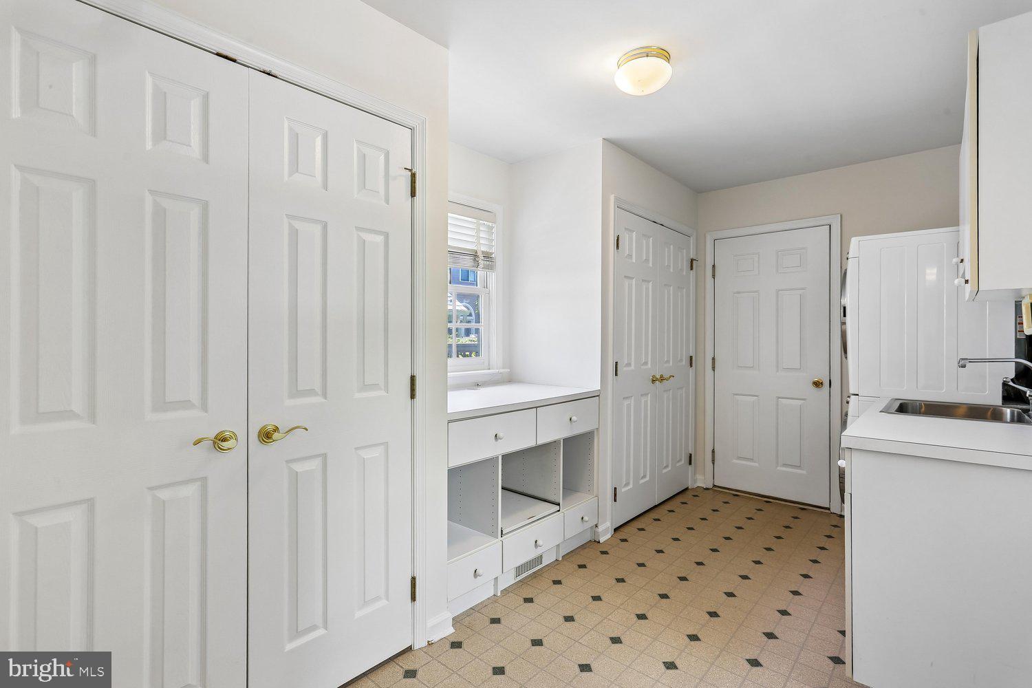 KENTLANDS GATEHOUSE - Residential