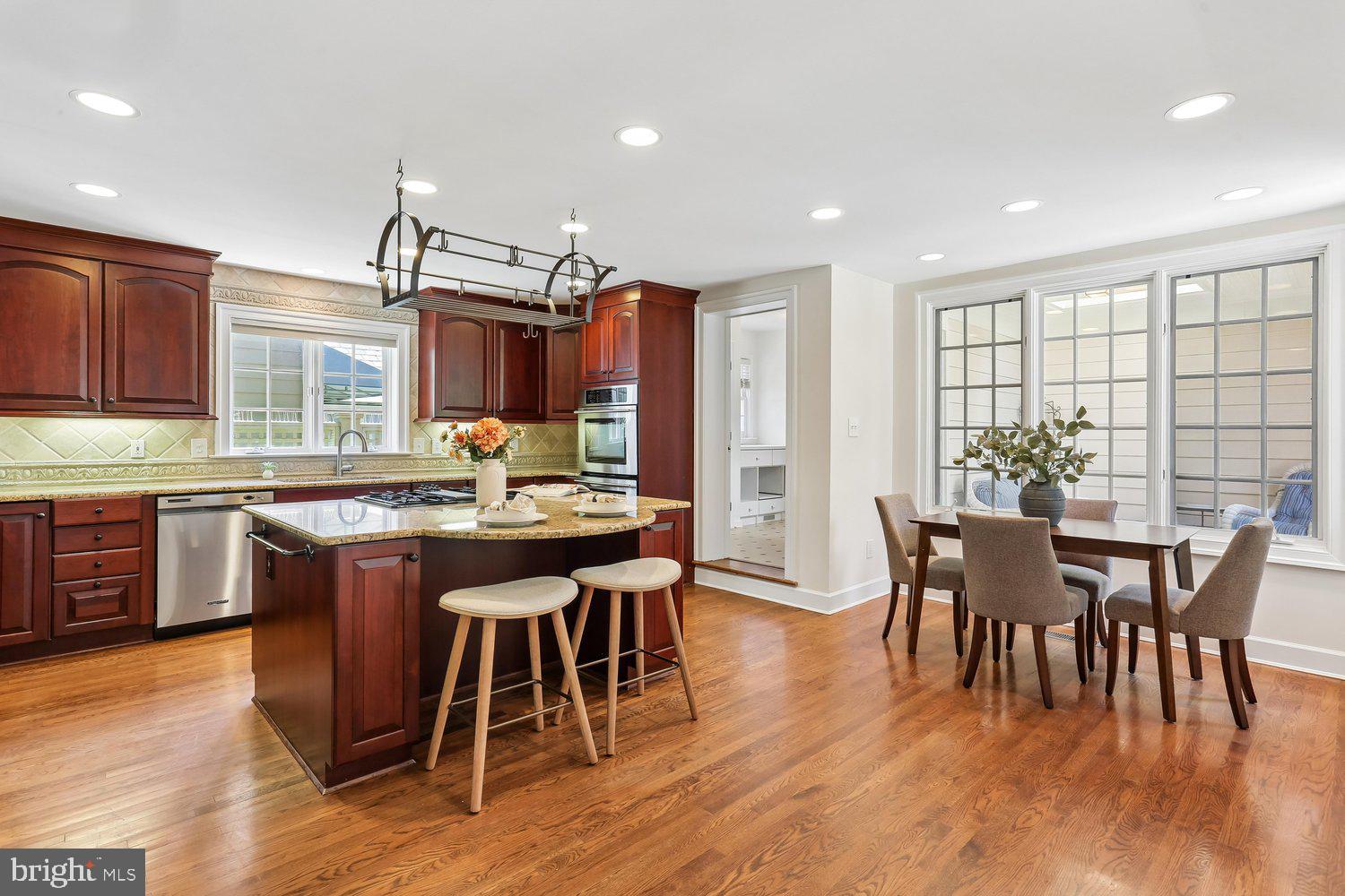 KENTLANDS GATEHOUSE - Residential