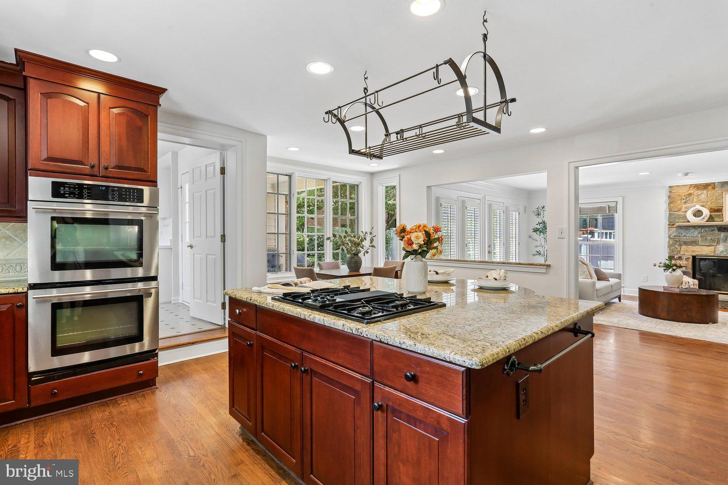 KENTLANDS GATEHOUSE - Residential