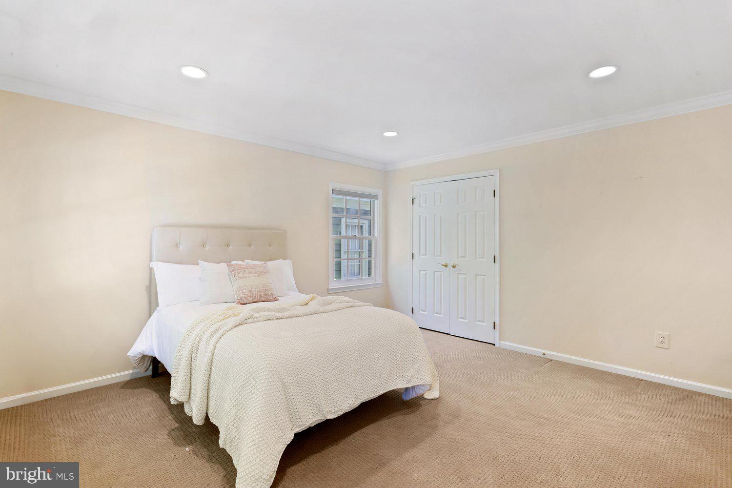 KENTLANDS GATEHOUSE - Residential