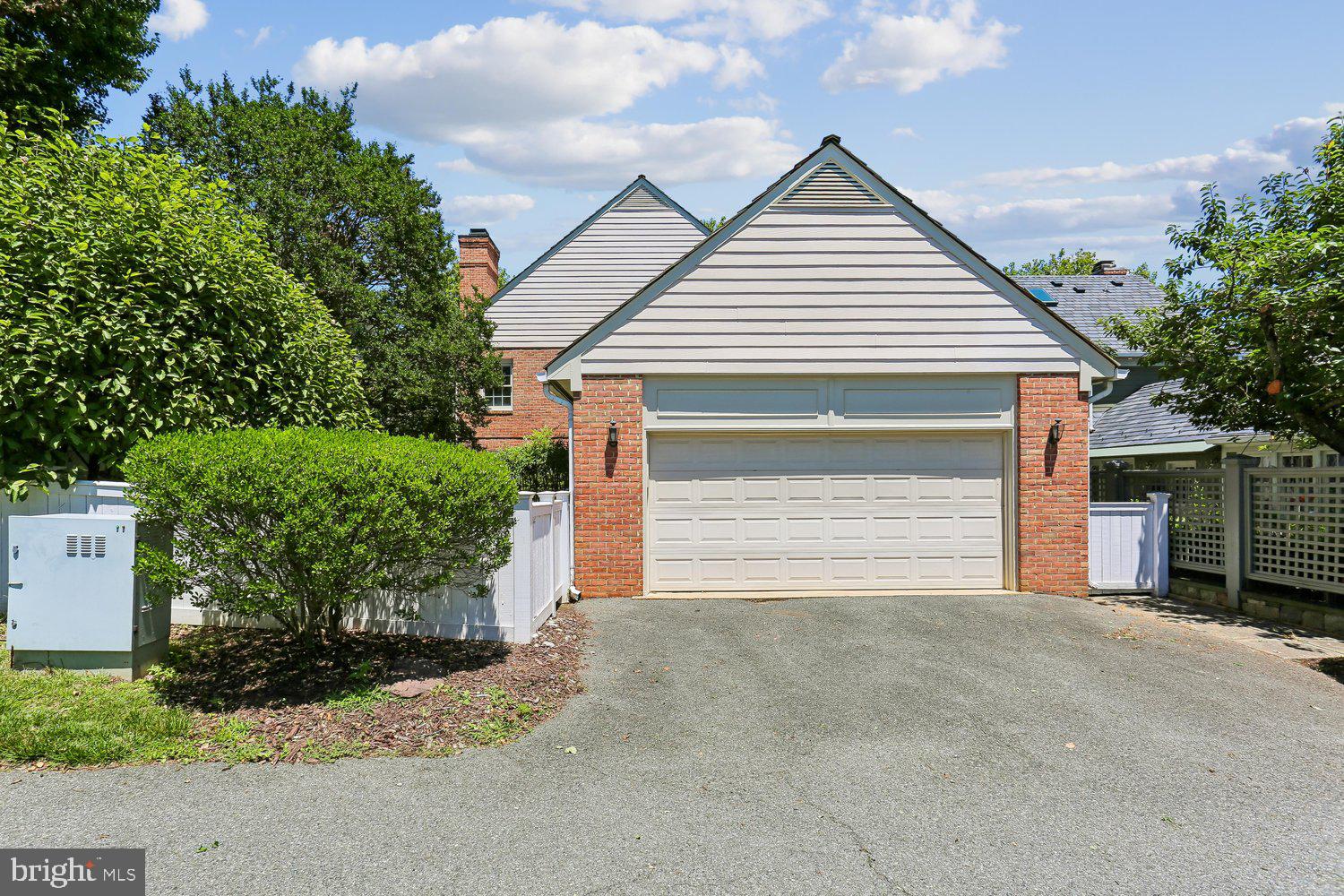 KENTLANDS GATEHOUSE - Residential