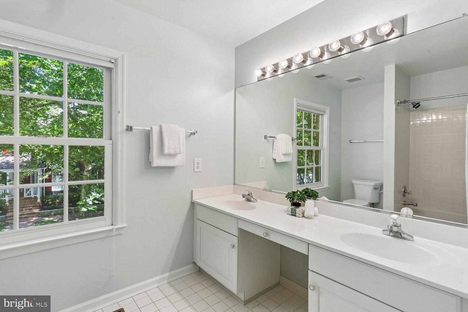 KENTLANDS GATEHOUSE - Residential