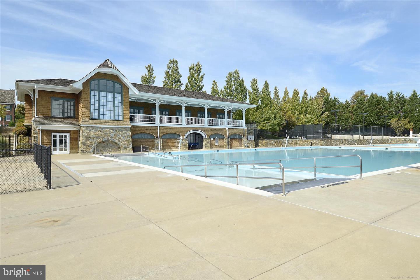 KENTLANDS GATEHOUSE - Residential