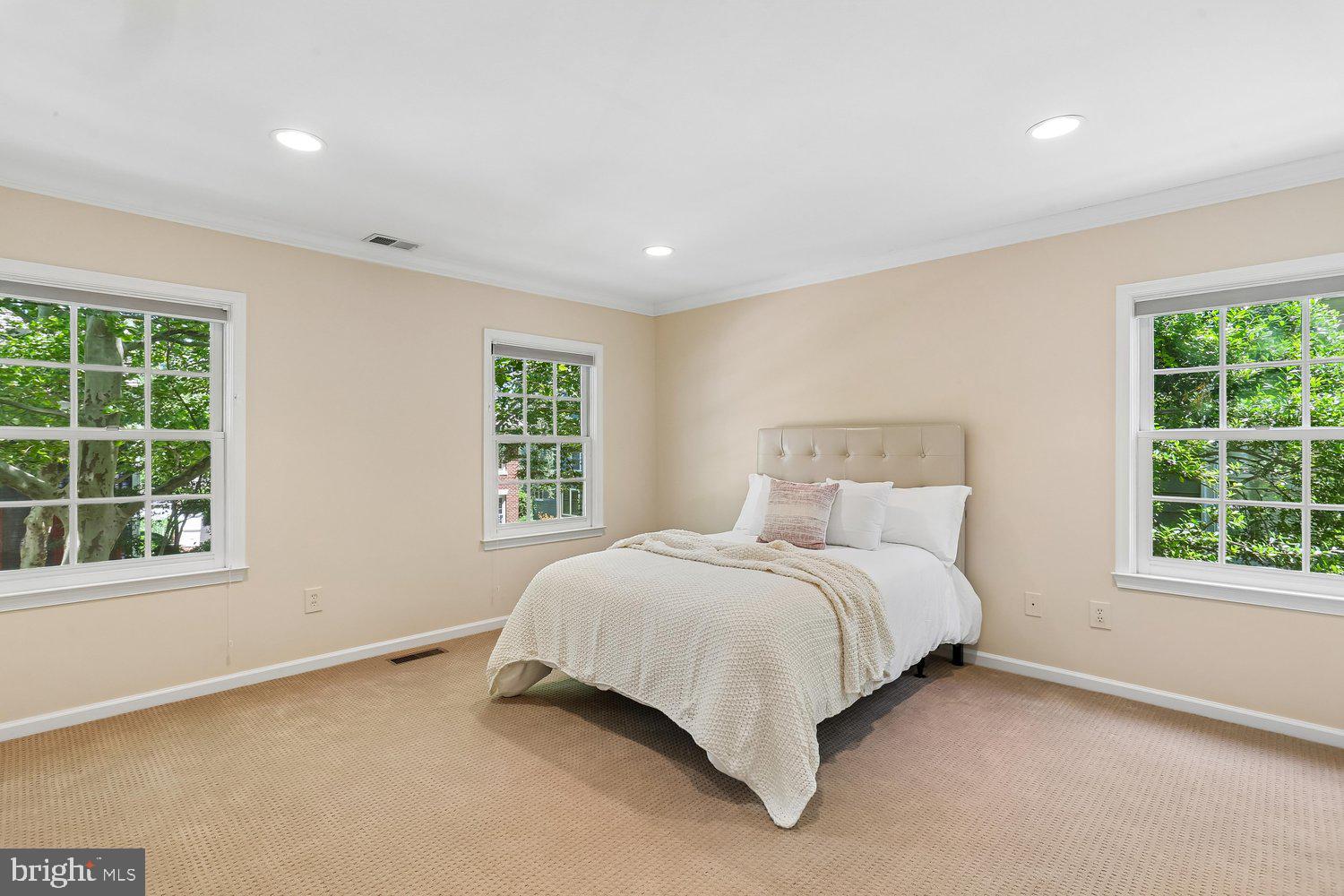KENTLANDS GATEHOUSE - Residential