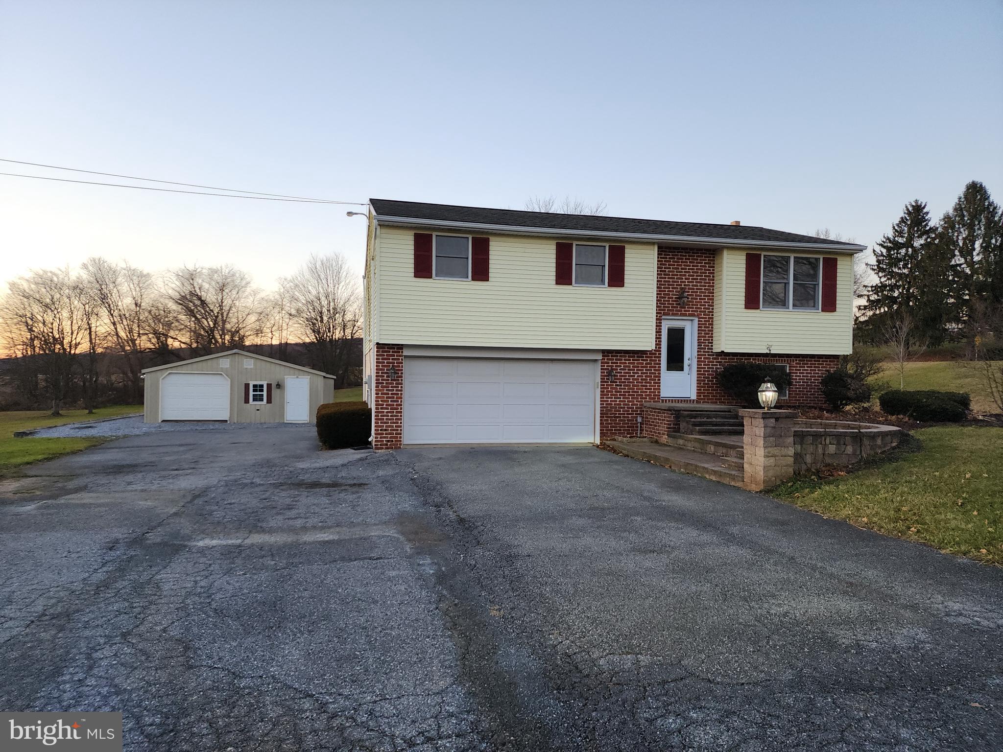 Gorgeous 3 bedroom 1.5 bath Country Bi-Level with 2 Car Garage available for immediate occupancy in Manheim Central Schools!! NO PETS ALLOWED
