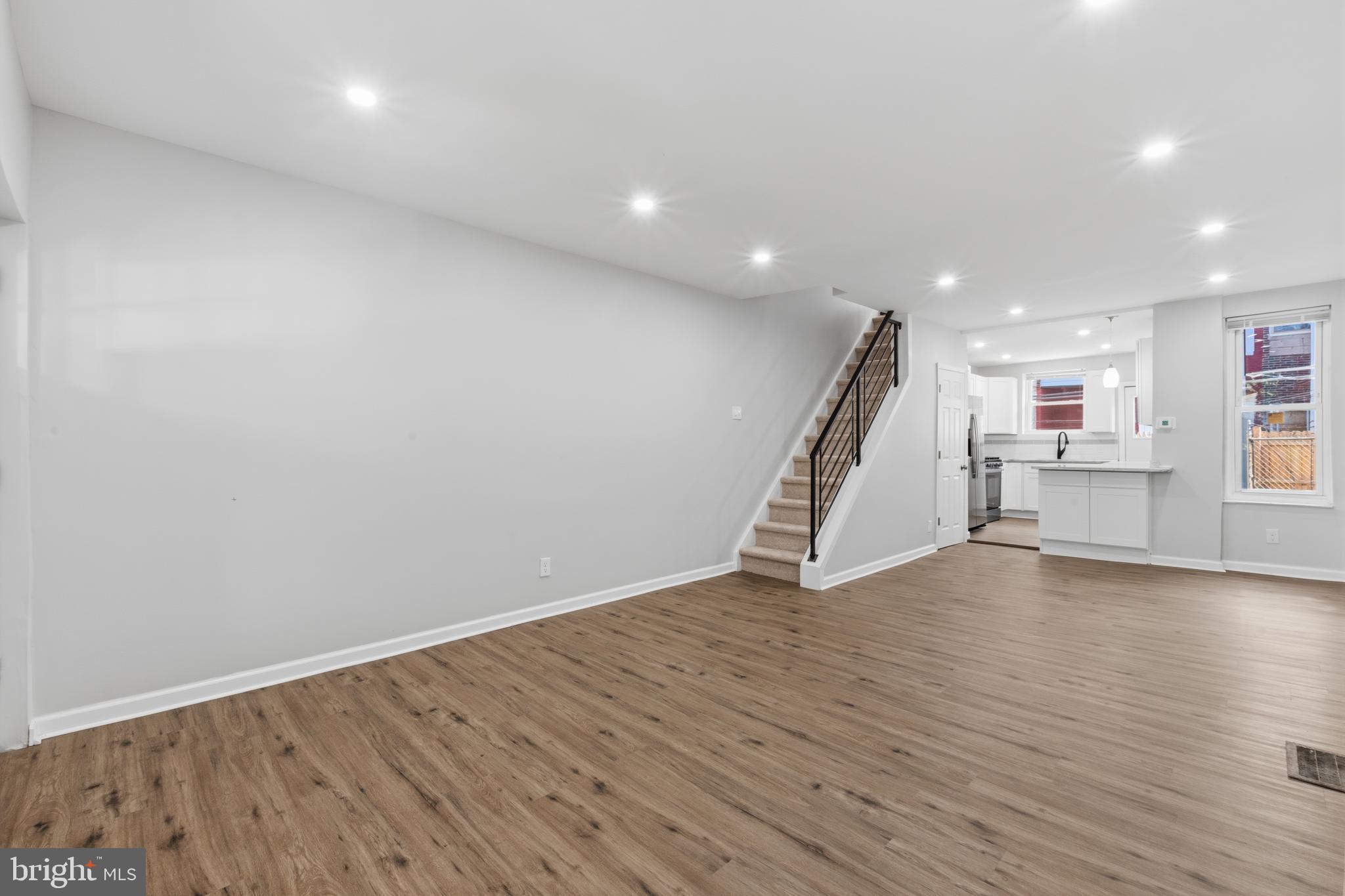 GARDEN COURT - Residential