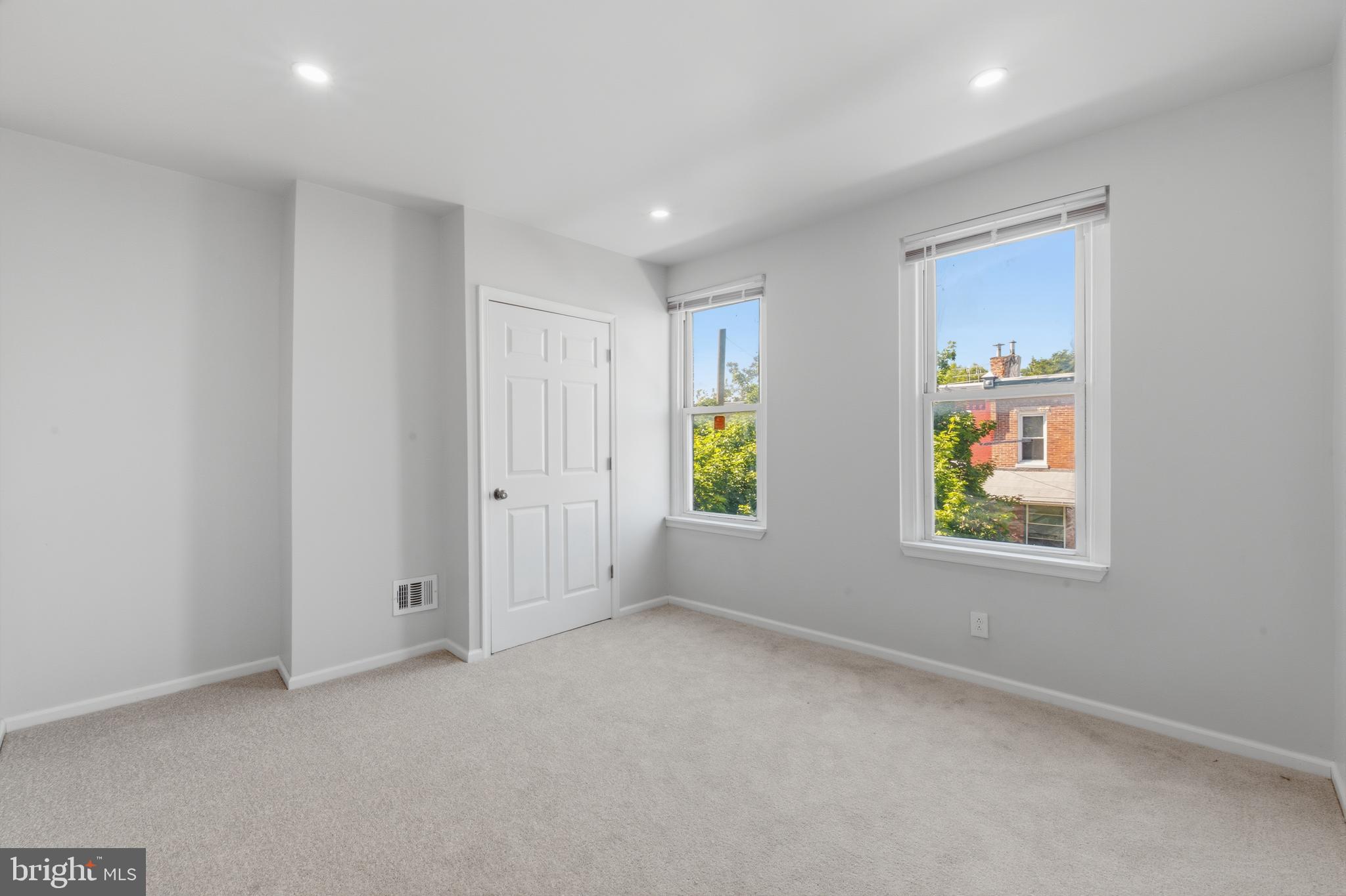GARDEN COURT - Residential