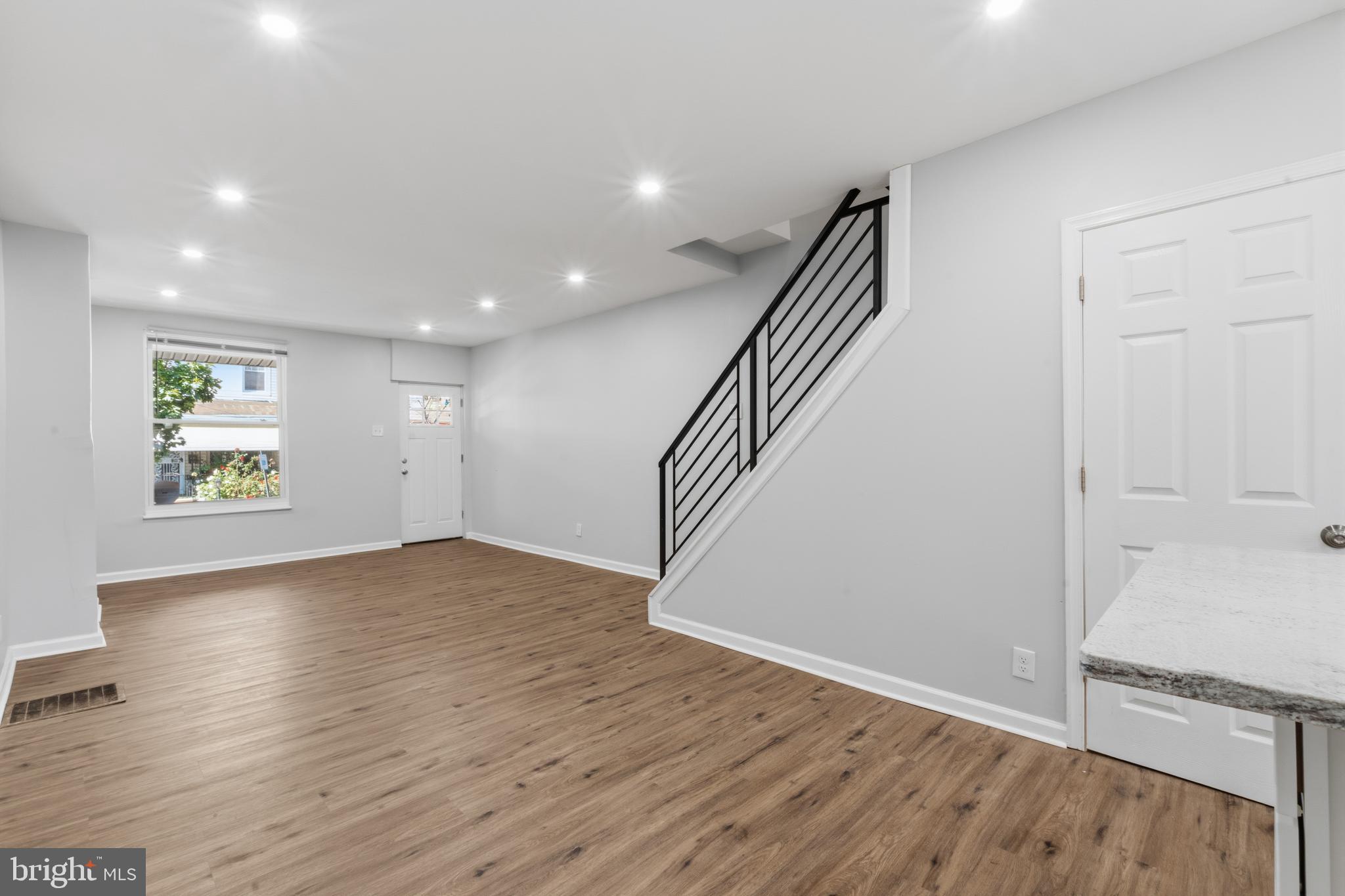GARDEN COURT - Residential