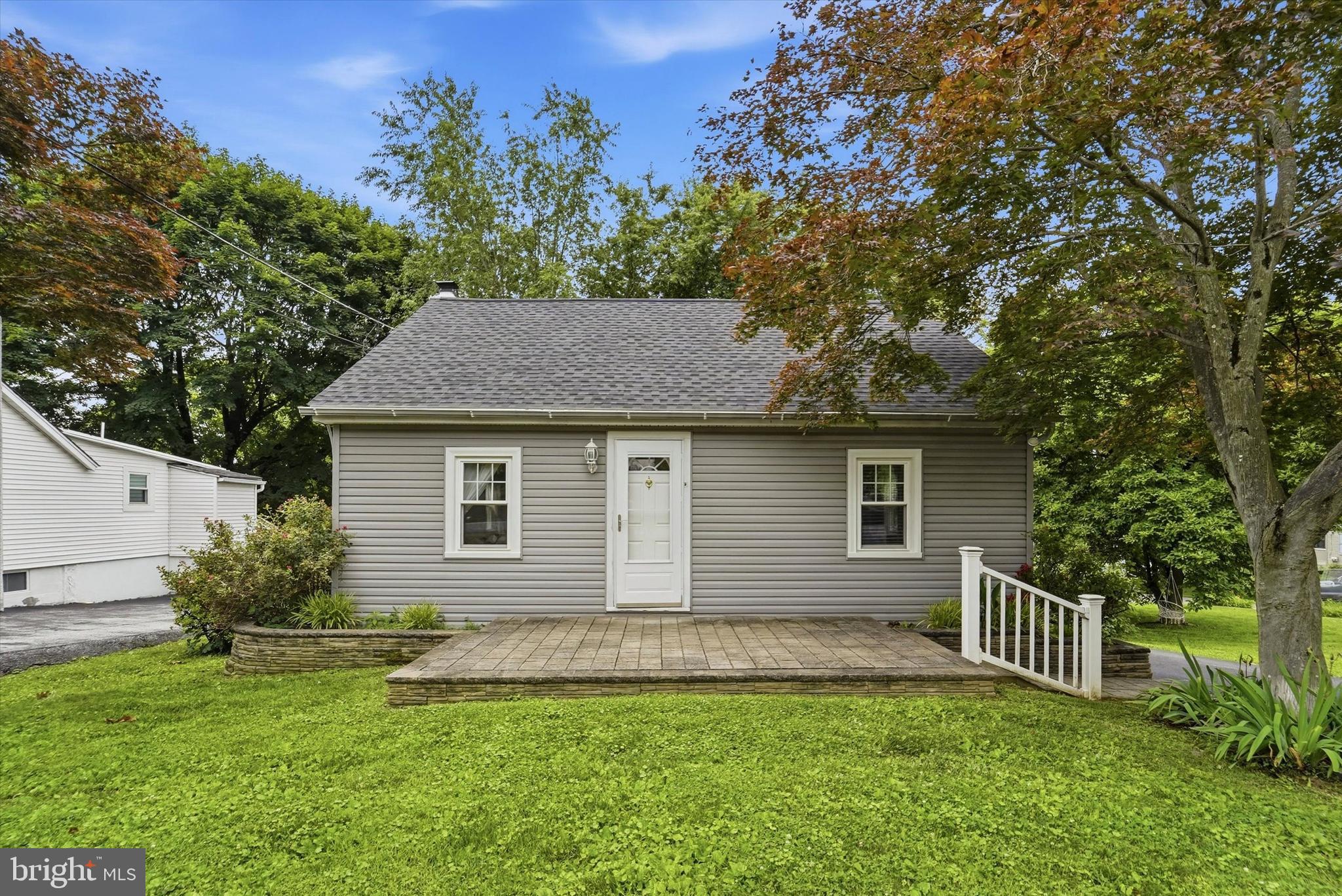 Welcome to this charming cape located in the Glen Riddle / Lima section of Middletown Twp. Sale includes adjacent vacant Lot AKA 200 Highland Ave. (Folio # 27-00-0087-01). Taxes stated here include both parcels. Location is convenient to elementary school (Glenwood). Major arteries, Elwyn Septa Station, Riddle memorial hospital, downtown Media and Granite run complex. This Home has 3 levels of living space. Walk into formal L/R, formal D/R space and an open u-shaped kitchen with granite countertops. Modern cabinetry and stainless appliances (new Dish washer). Living area on main level consists of full updated bath, bedroom and separate (den/ bedroom) w/stairs to loft/bedroom/office. Loft has a split HVAC system, & a large closet and built-in desk. Stepping down to the basement you will find a utility room, and a finished area, powder room, and walk out to the rear driveway. Recent upgrades include a tankless W/H, new roof, gutter guards and newer carpeting on the first floor. Circular driveway. Fenced rear yard, C/A. note: additional living space in basement adds about 200 sq. feet to total sq footage stated on tax records