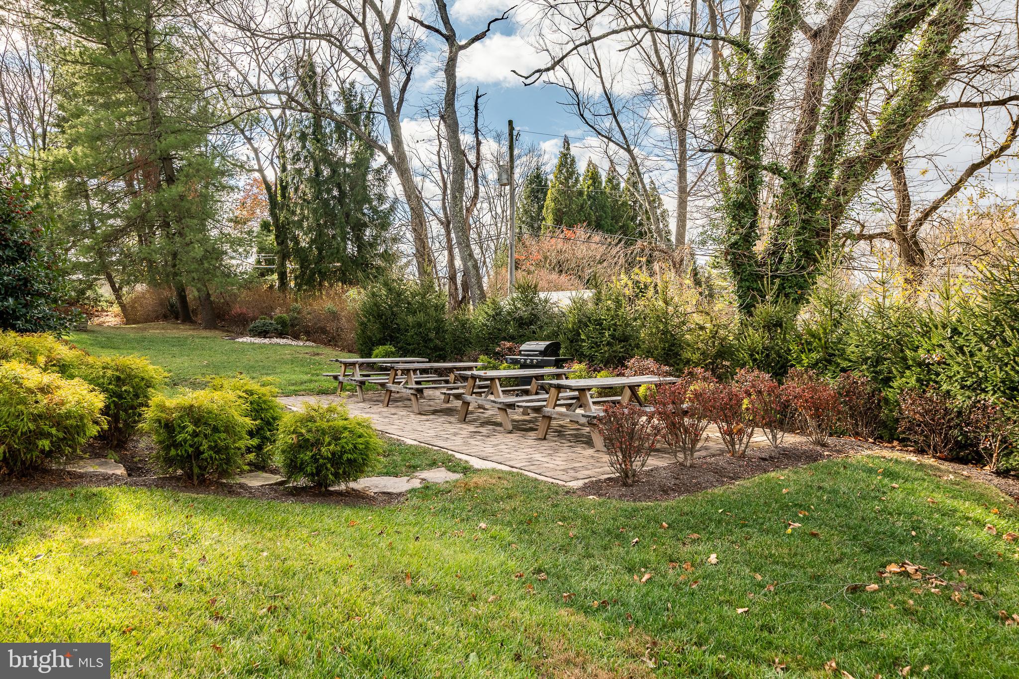 VALLEY FORGE COMMONS - Commercial Sale