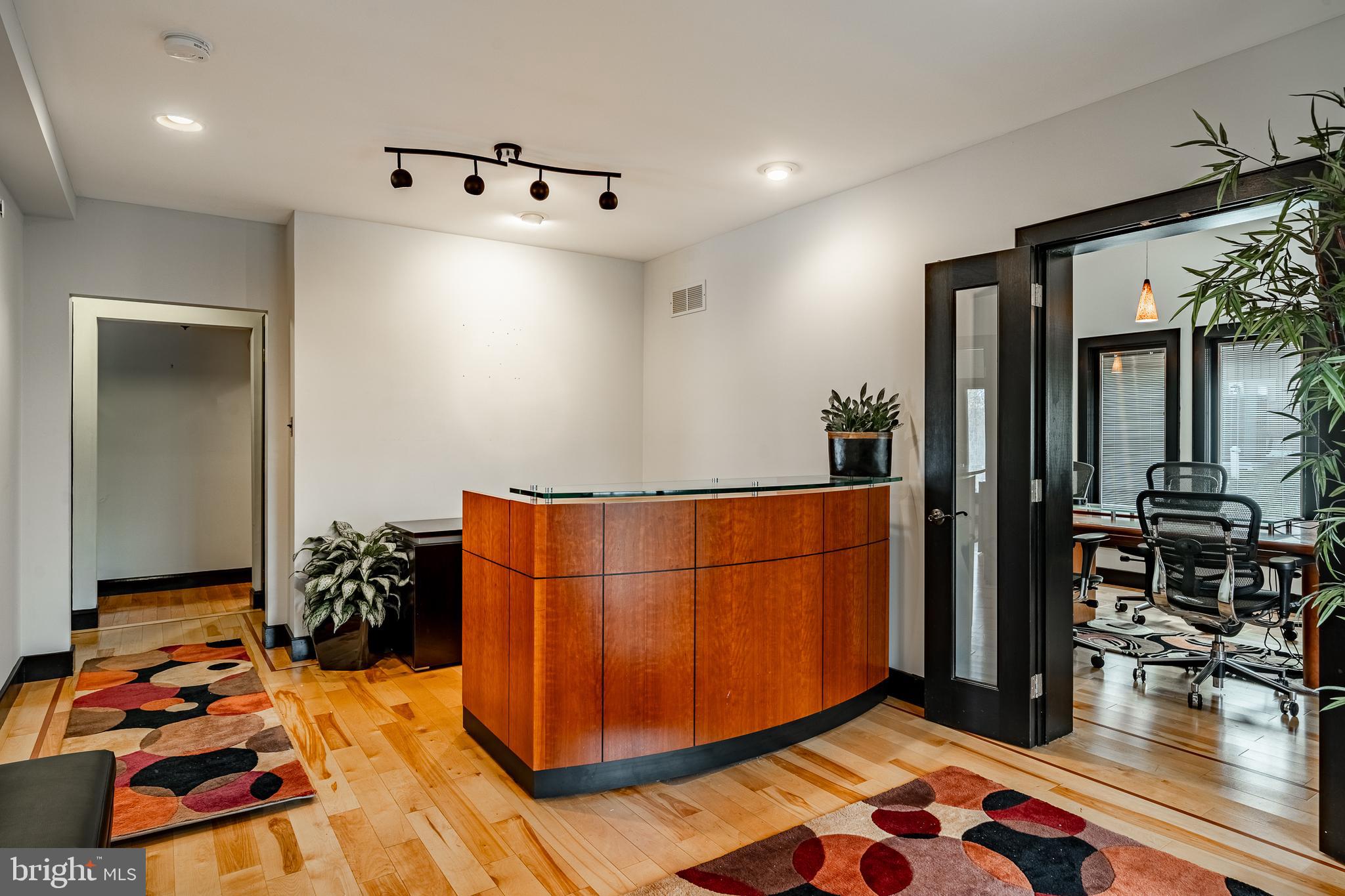 VALLEY FORGE COMMONS - Commercial Sale