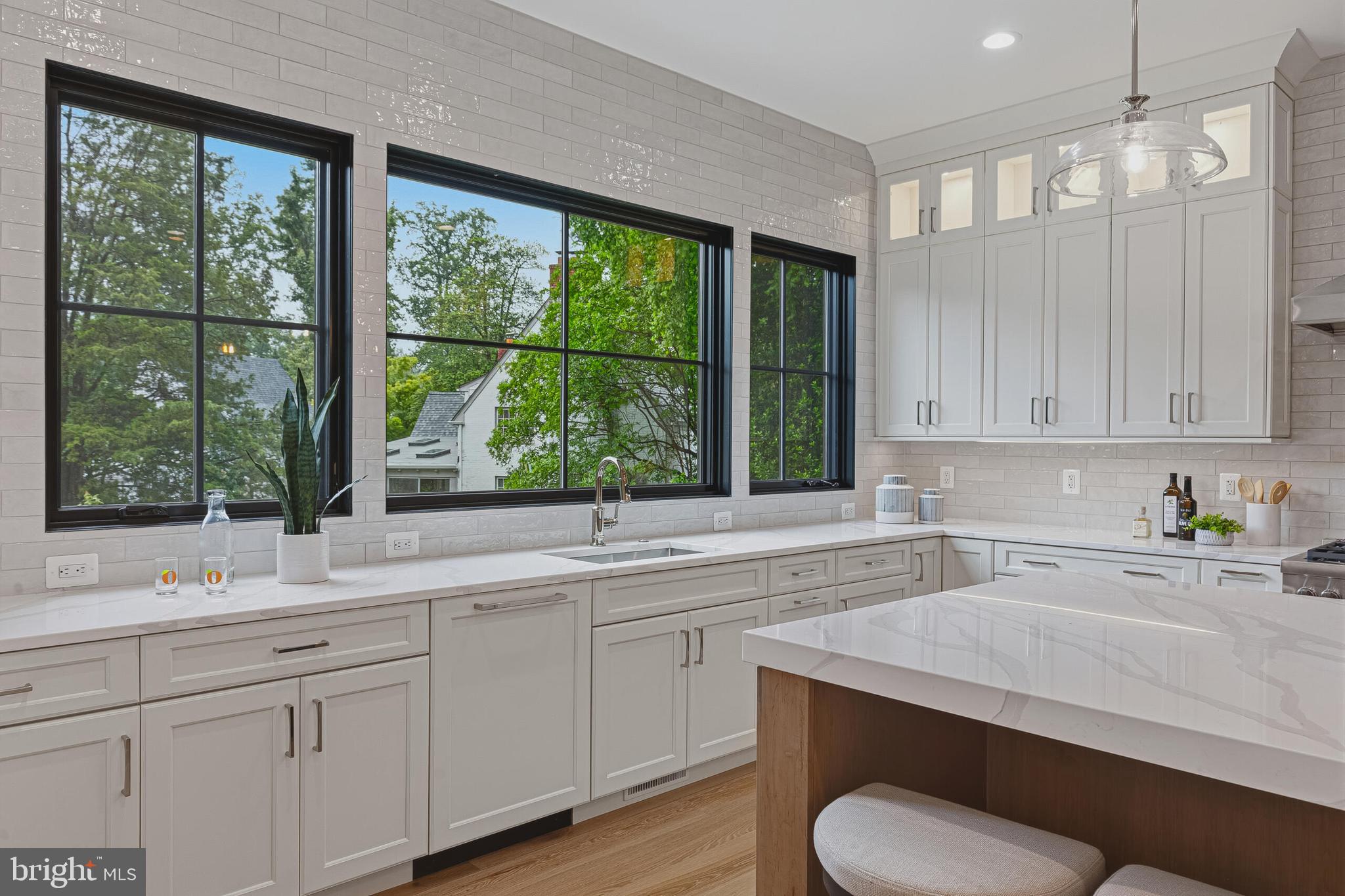COUNTRY CLUB HILLS - Residential