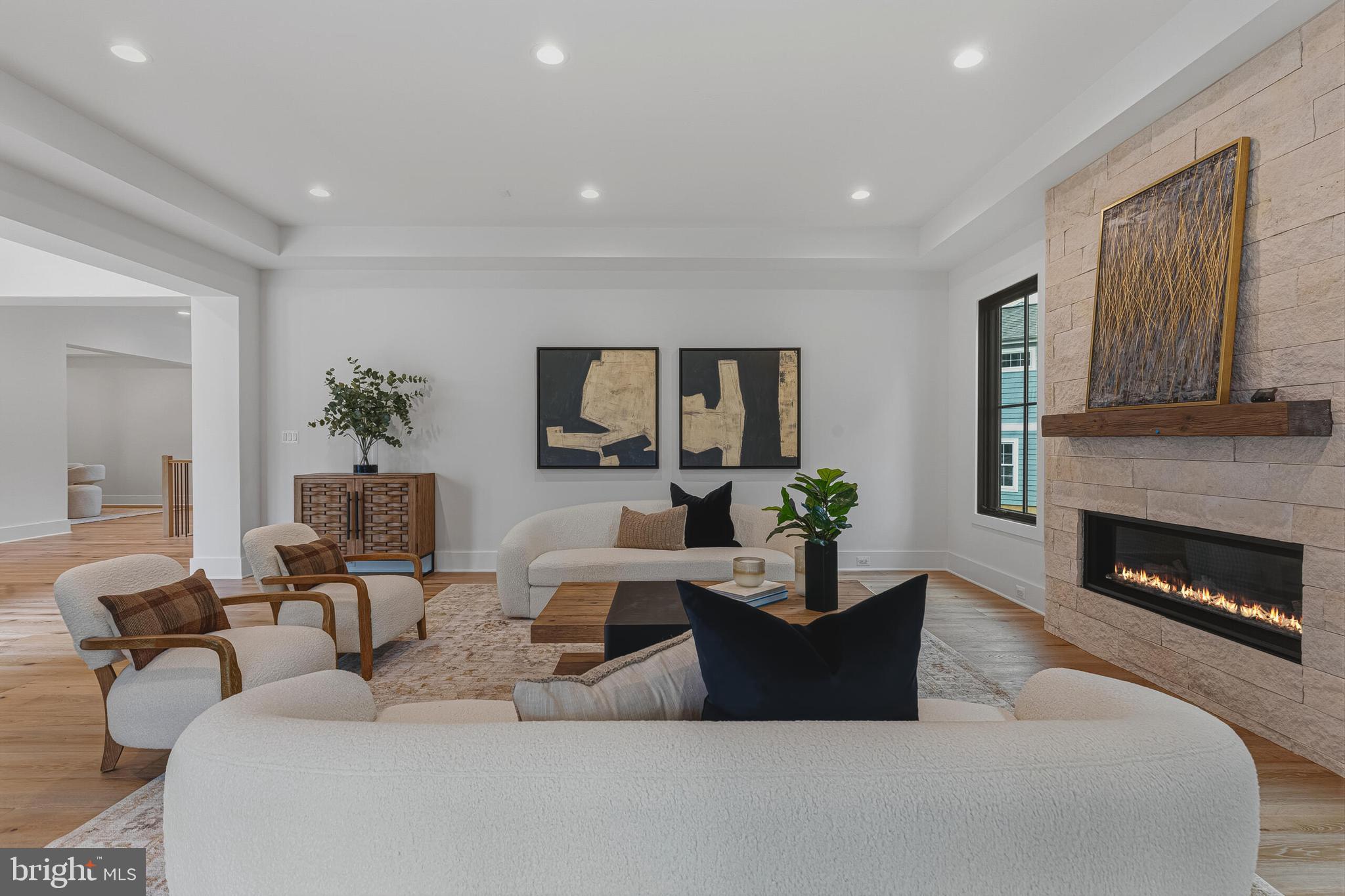 COUNTRY CLUB HILLS - Residential