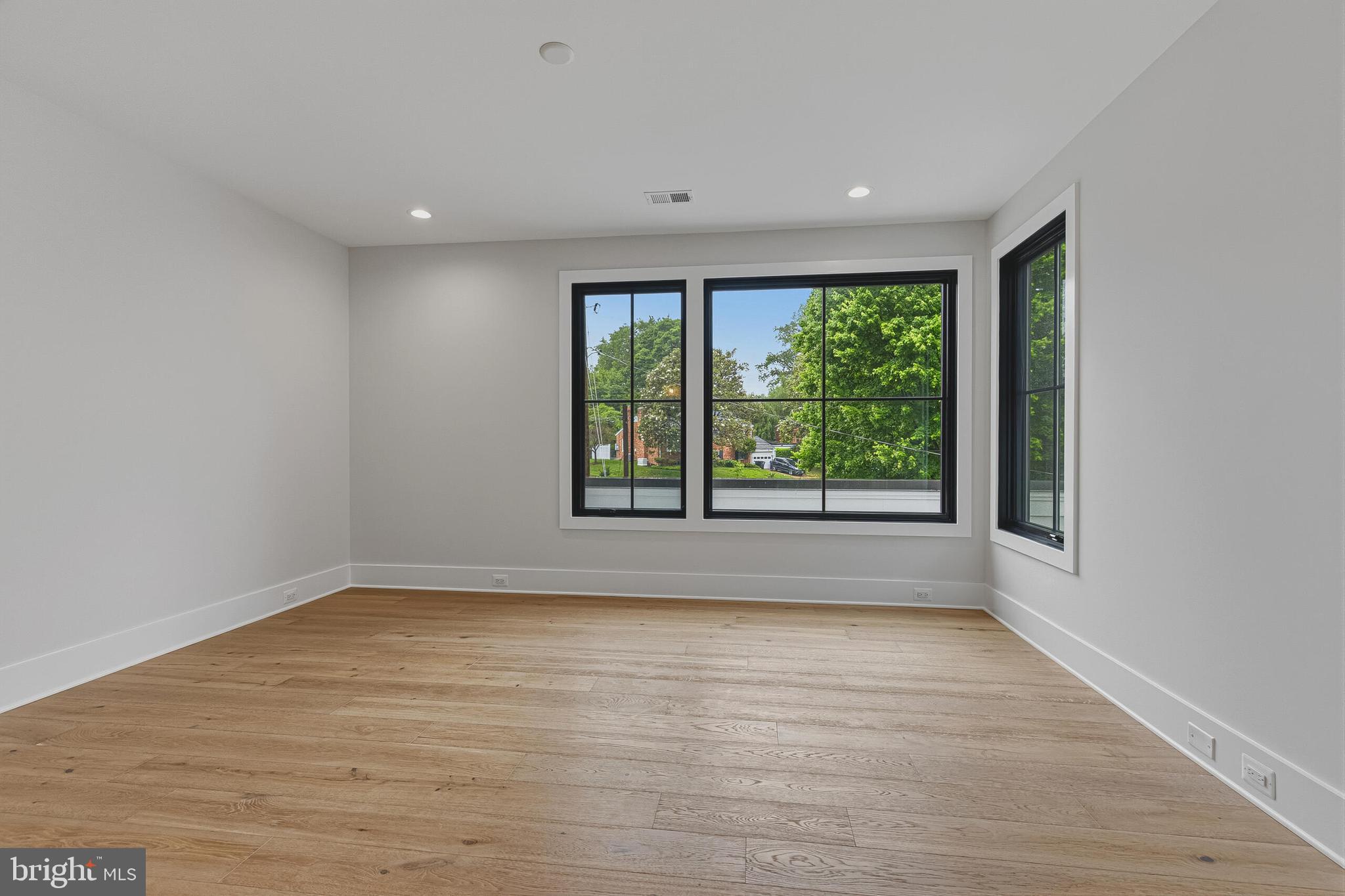 COUNTRY CLUB HILLS - Residential