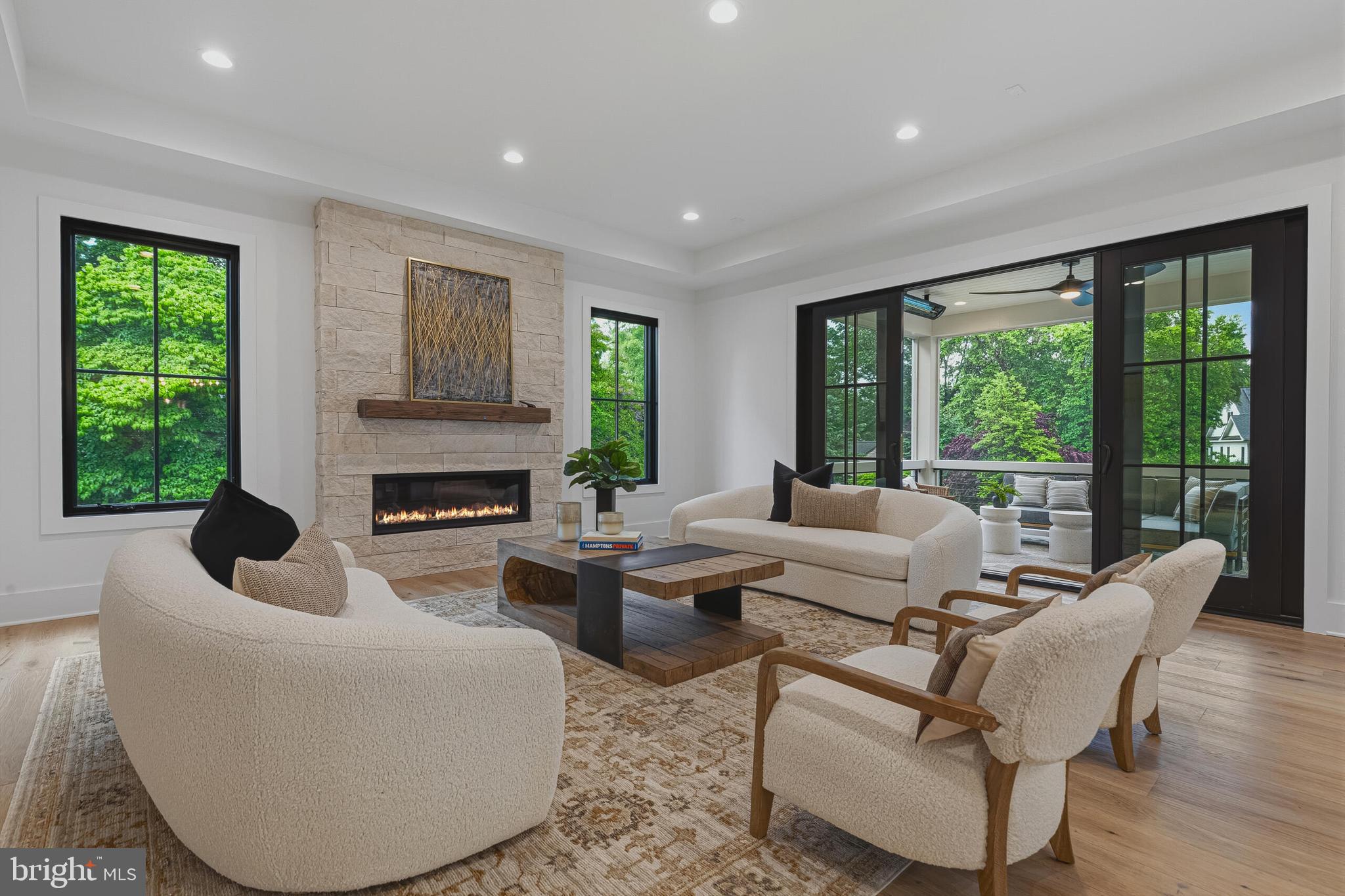 COUNTRY CLUB HILLS - Residential