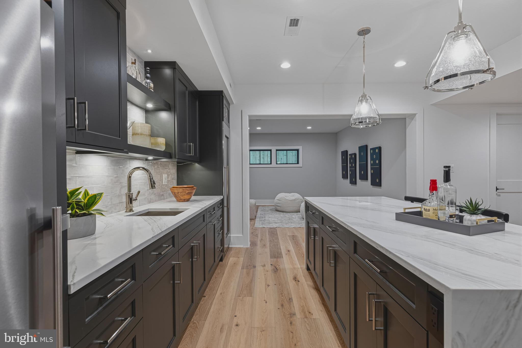 COUNTRY CLUB HILLS - Residential