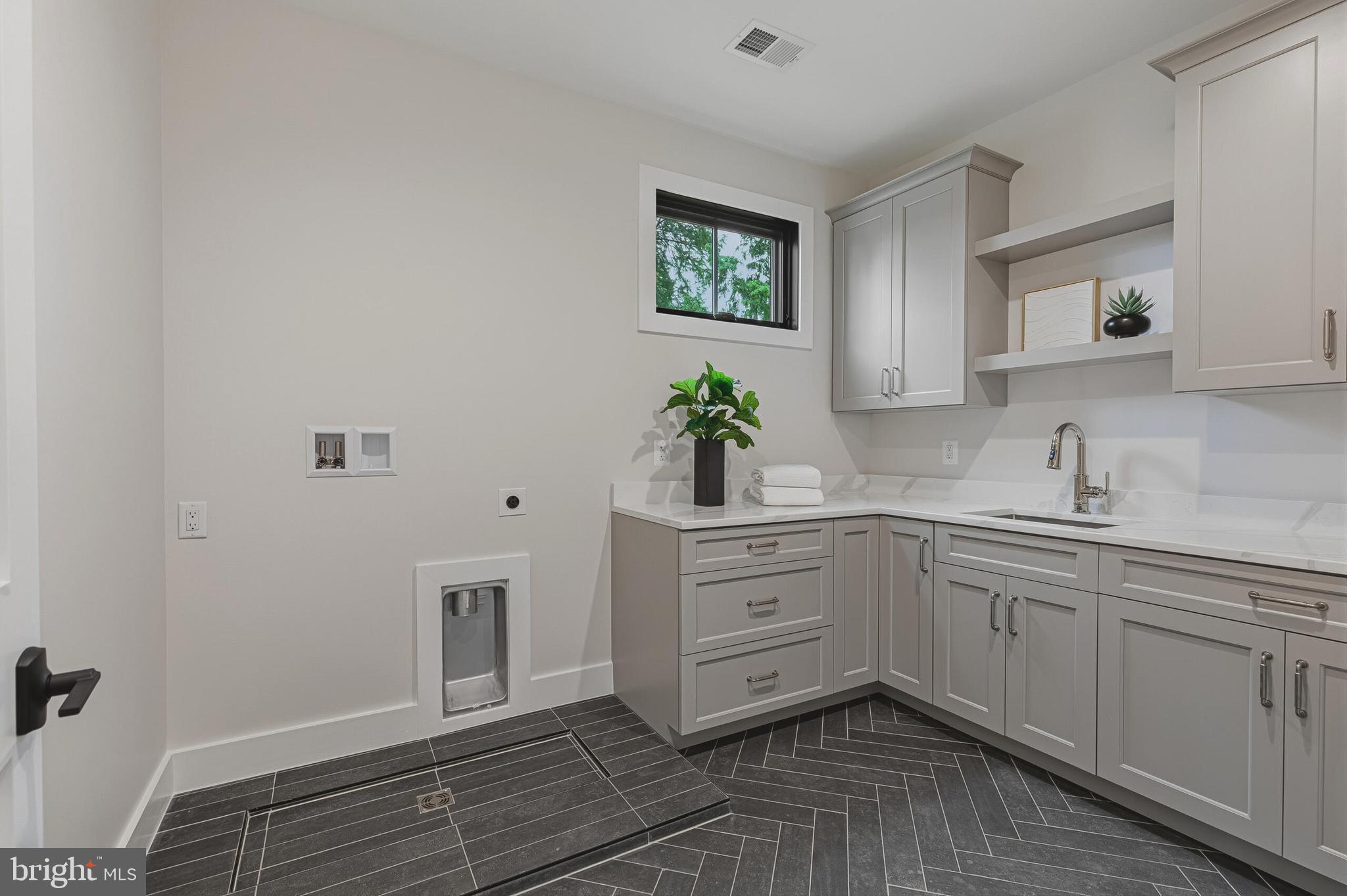COUNTRY CLUB HILLS - Residential
