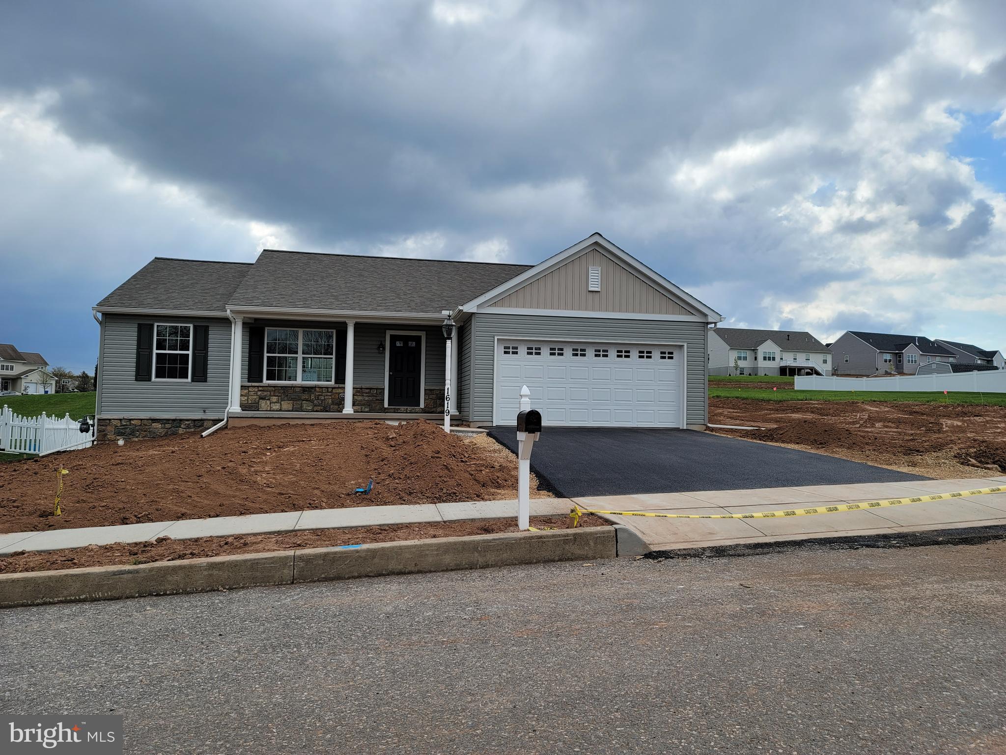 Build Job EGStotlzfus Homes 3BR, 2 BA Singleton at Fox Run Creek, an exclusive EGS Community in Dover Schools. 1-floor living with  1225 sq ft of living space, full lower level and 2-car garage. Lots of standard features! Other added options include: upgraded kitchen with granite counters, undermount double sink,  ceramic tile backsplash, island and LVP flooring; 5' shower, with seat and grab bars, in primary bathroom; vinyl and stone front; 8x10 concrete patio; 4' added to garage depth; rough-in bath in lower level. AGENTS - Please read Agent Remarks!
