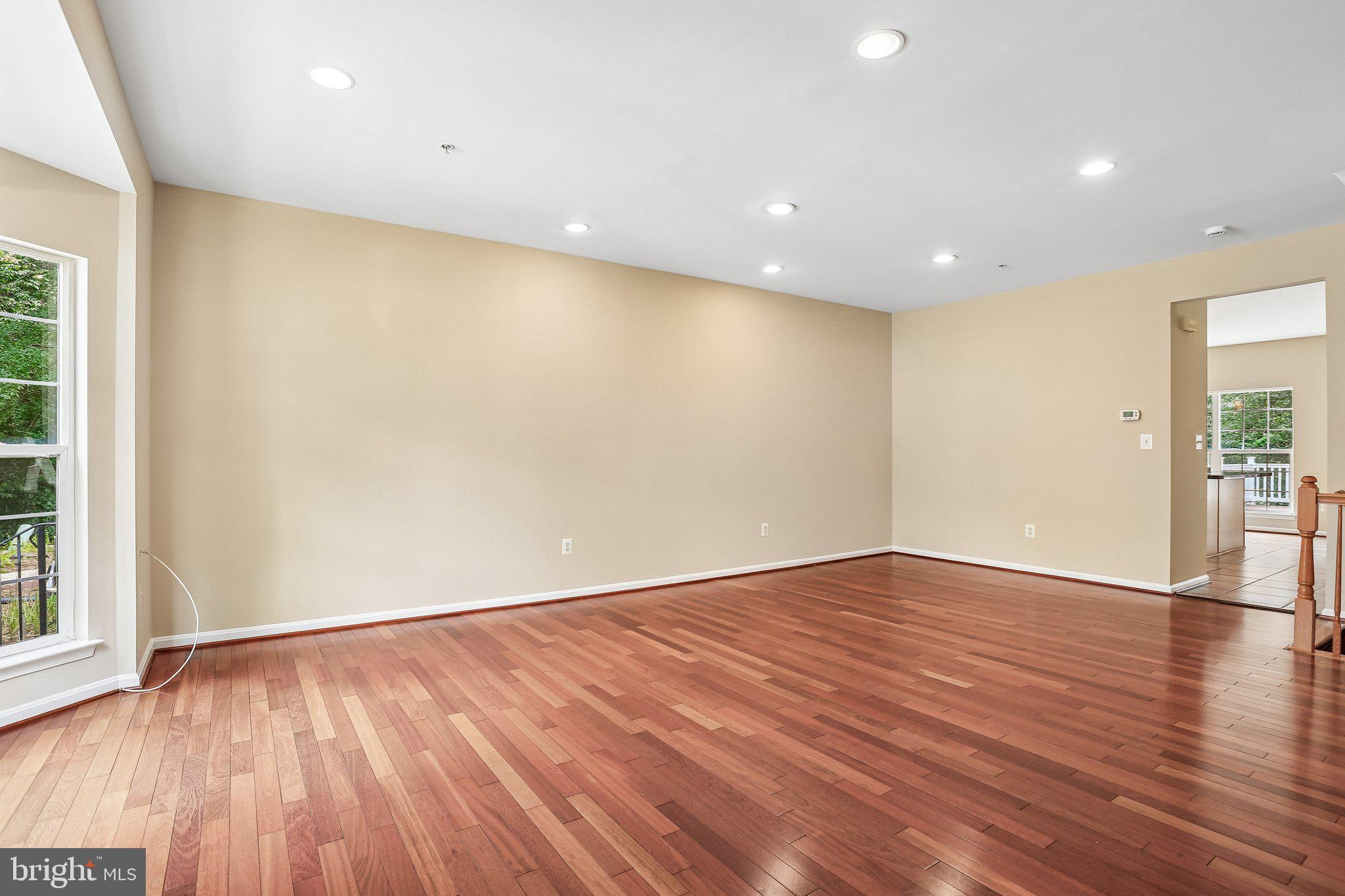 RUSSETT - Residential