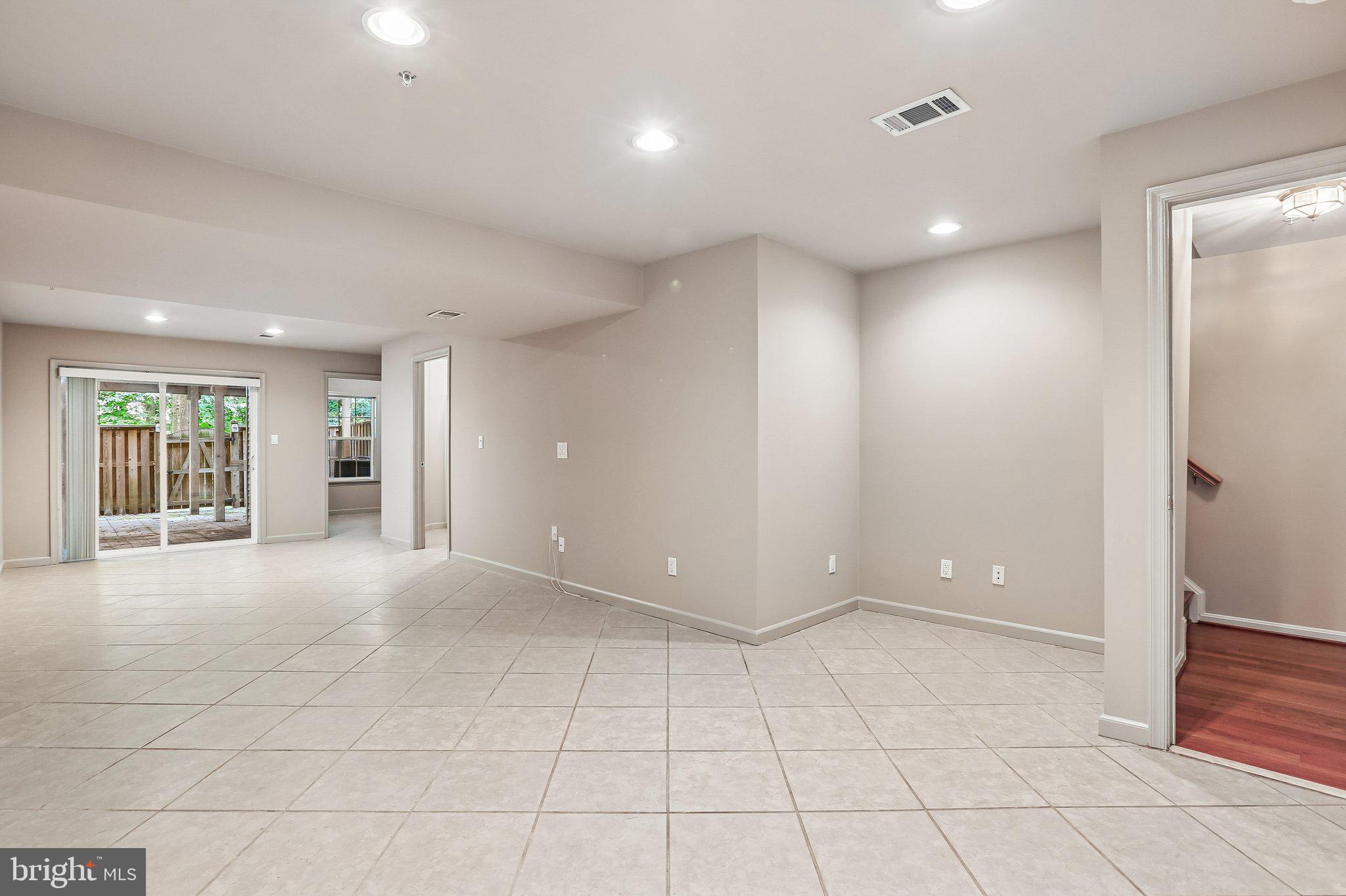 RUSSETT - Residential
