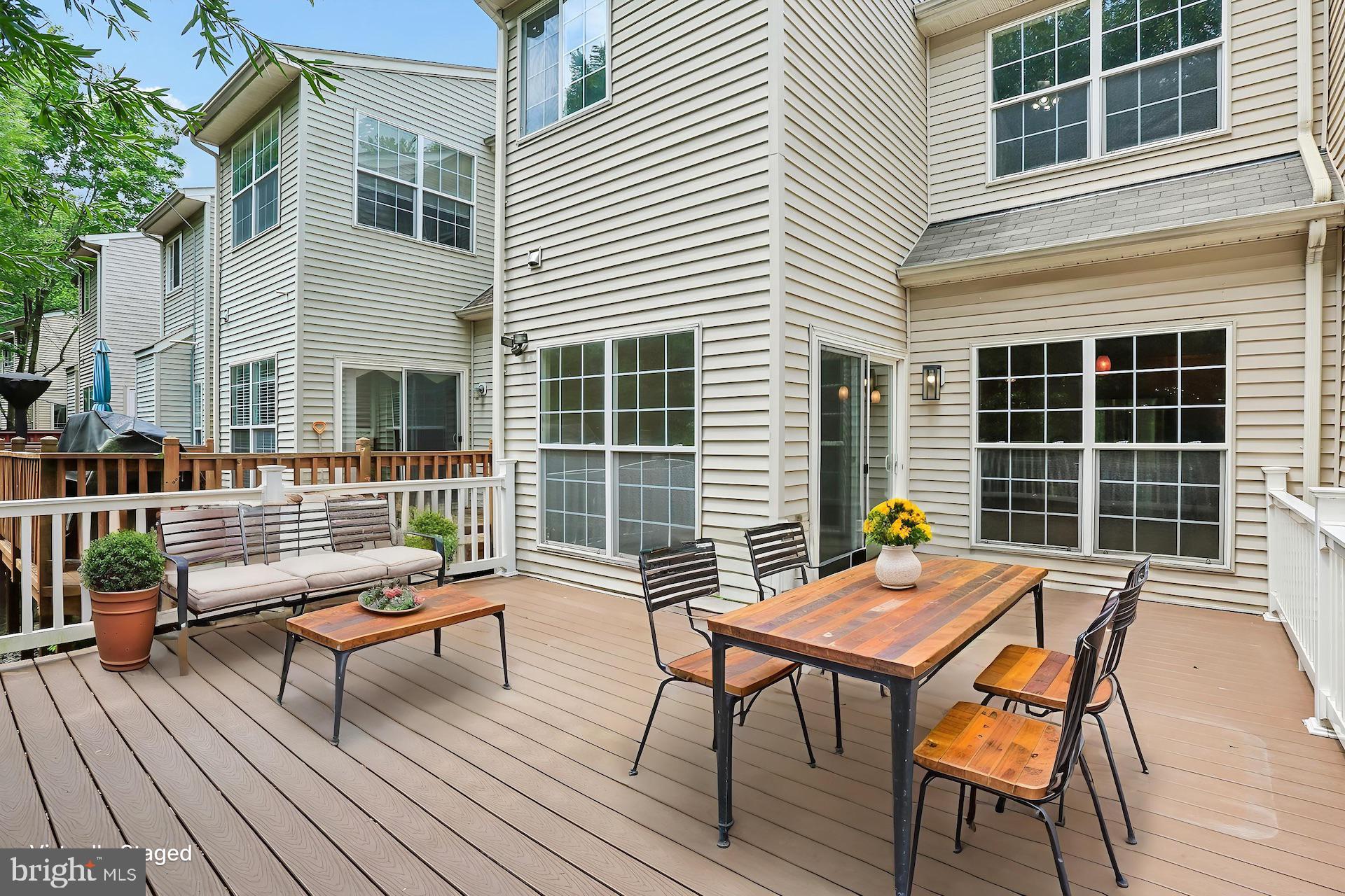 RUSSETT - Residential