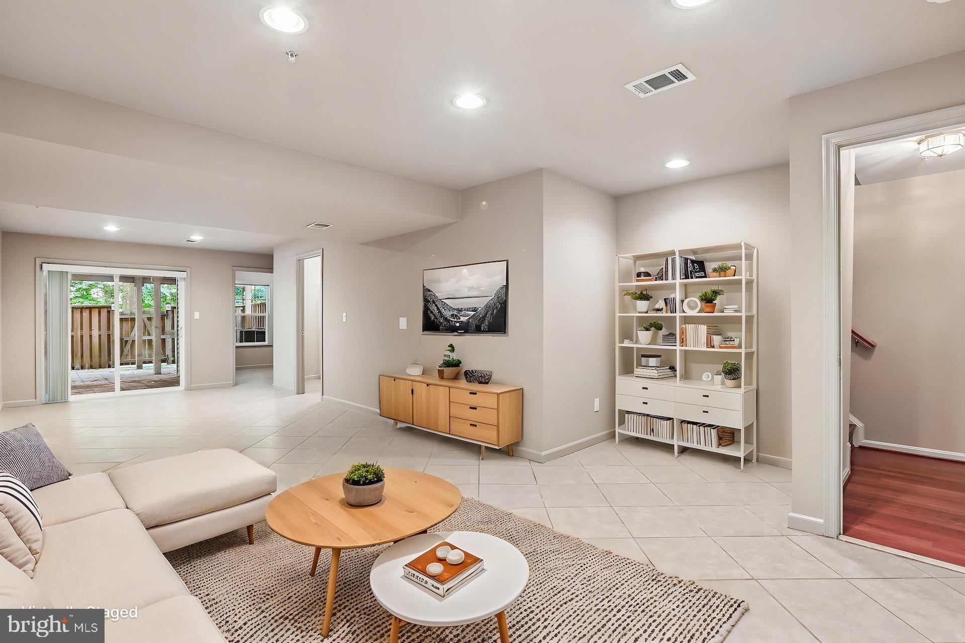 RUSSETT - Residential