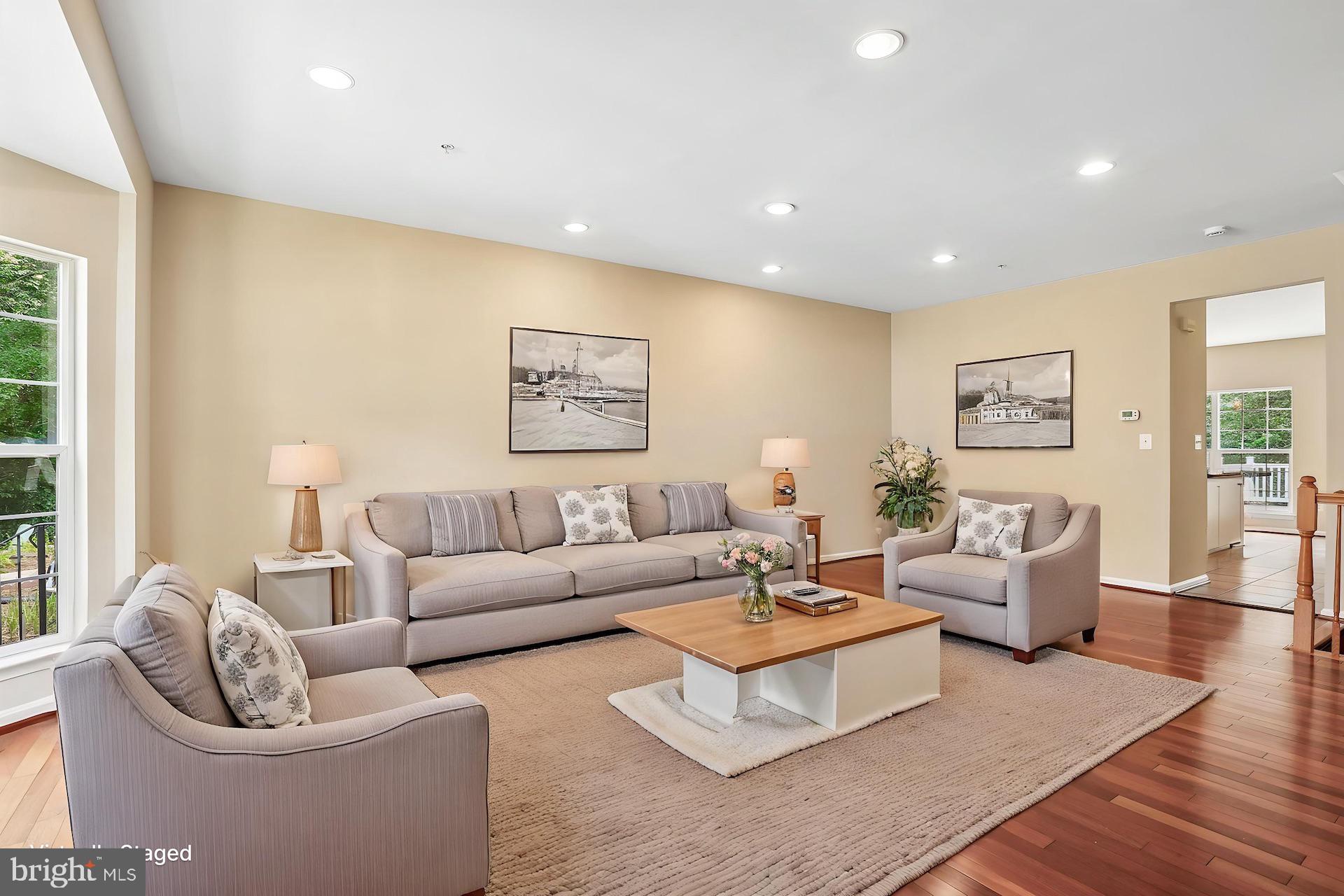 RUSSETT - Residential