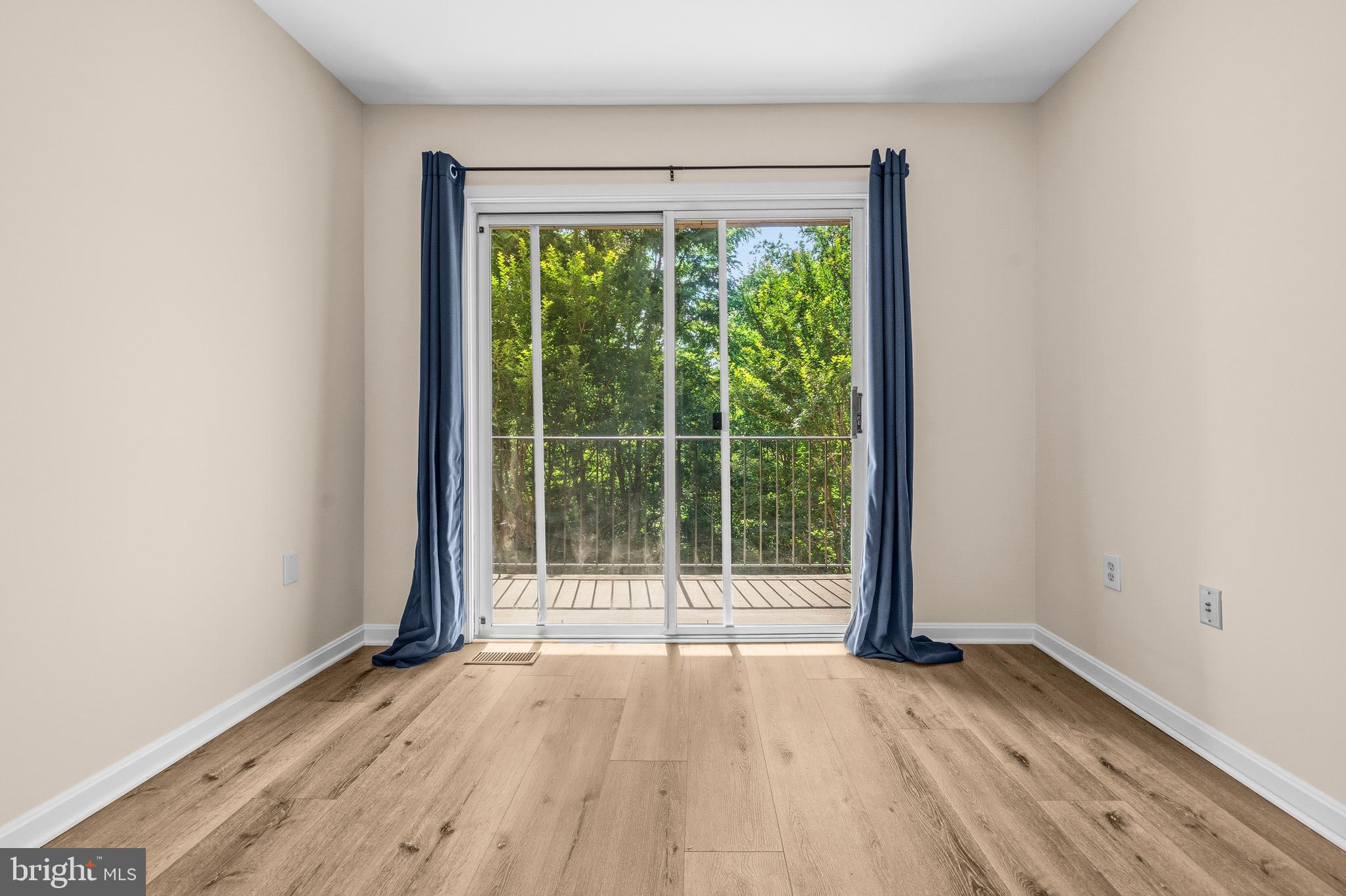 CHARING CROSS - Residential