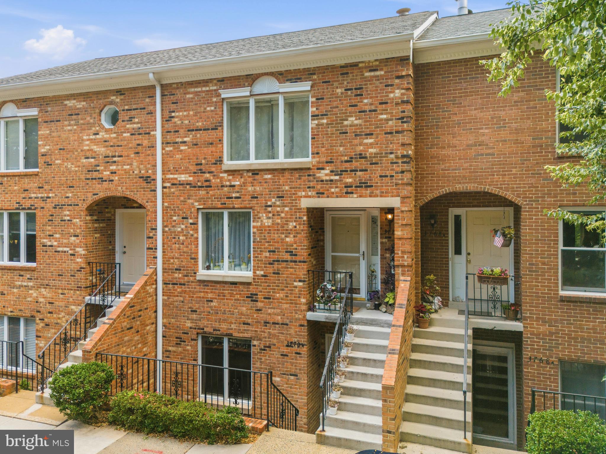 CHARING CROSS - Residential