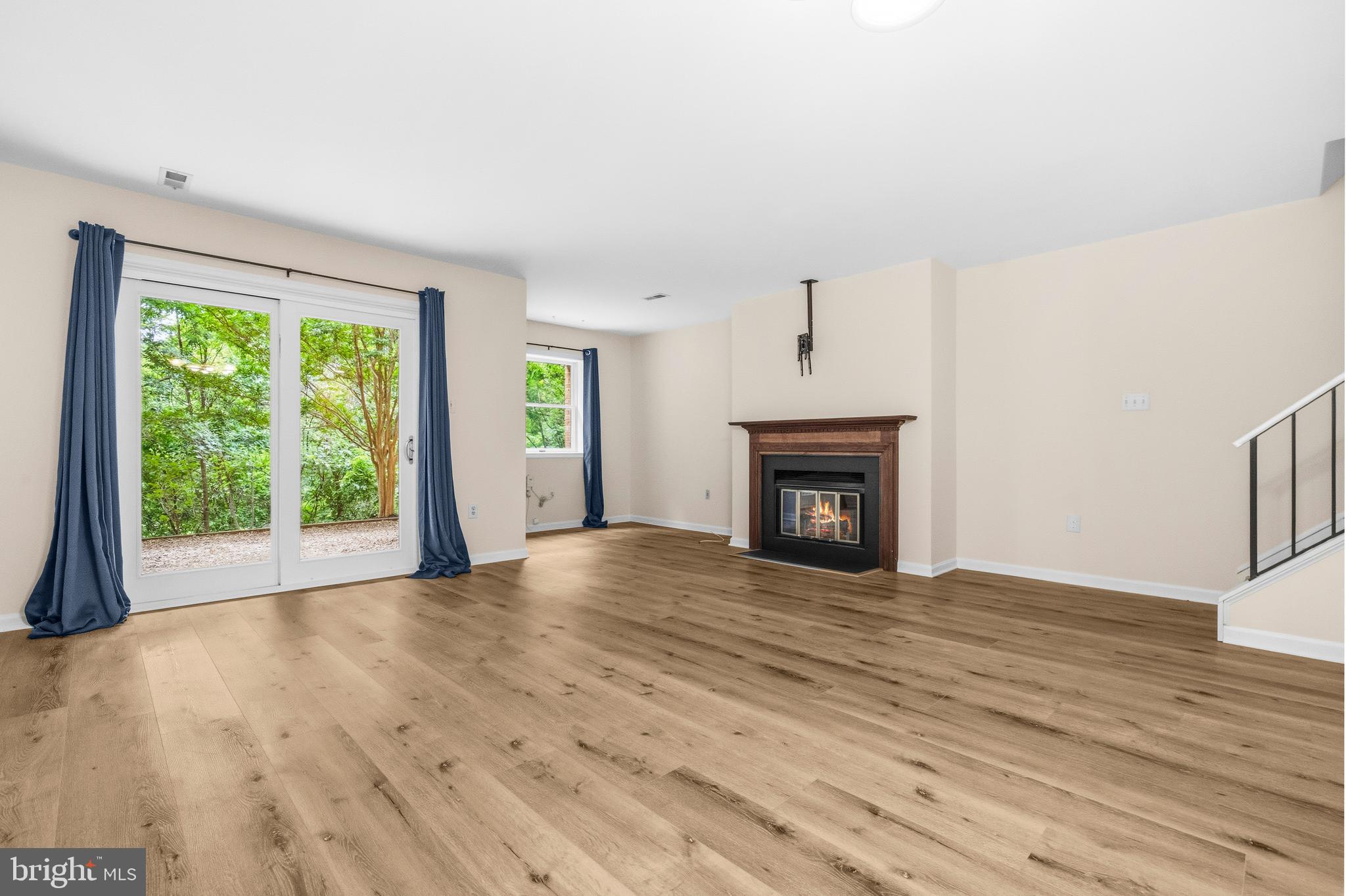 CHARING CROSS - Residential
