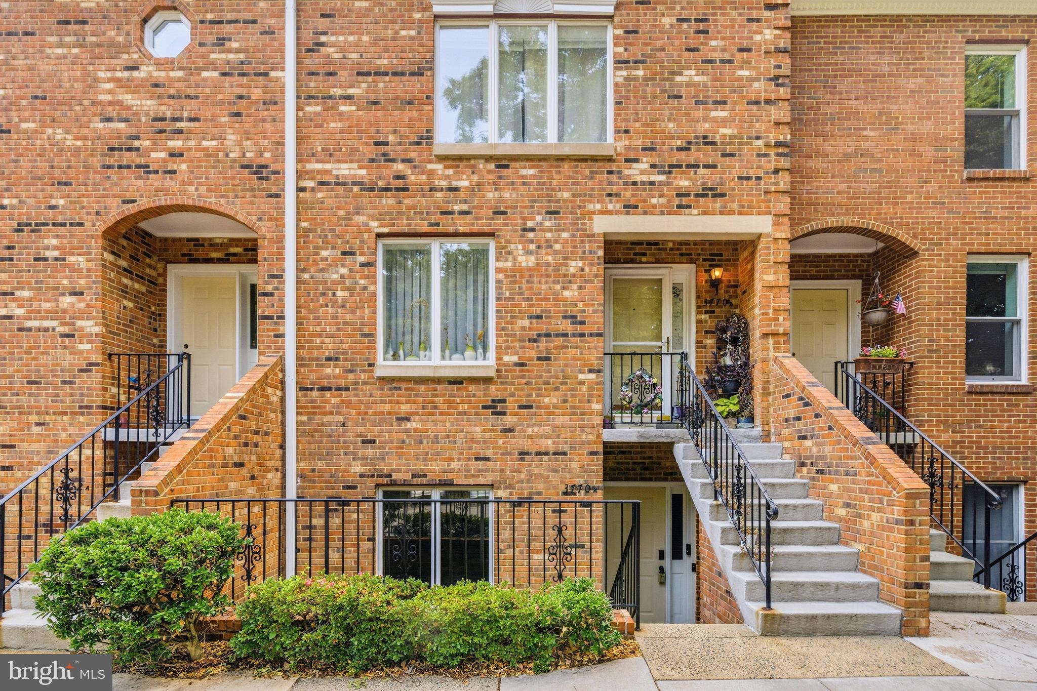CHARING CROSS - Residential