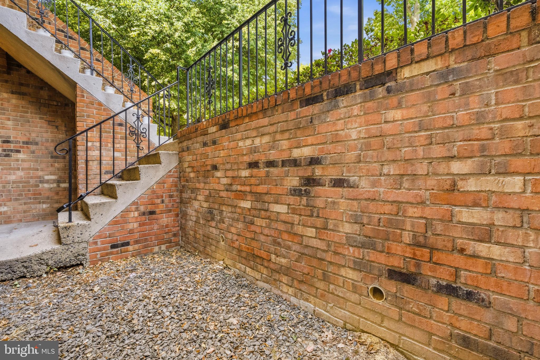CHARING CROSS - Residential