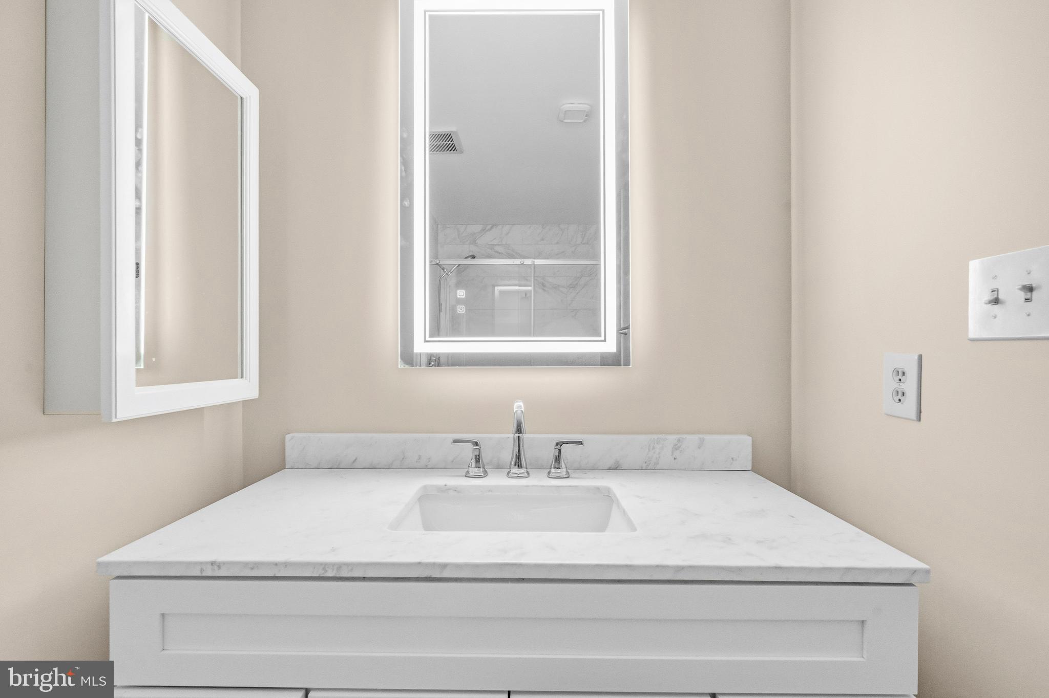 CHARING CROSS - Residential