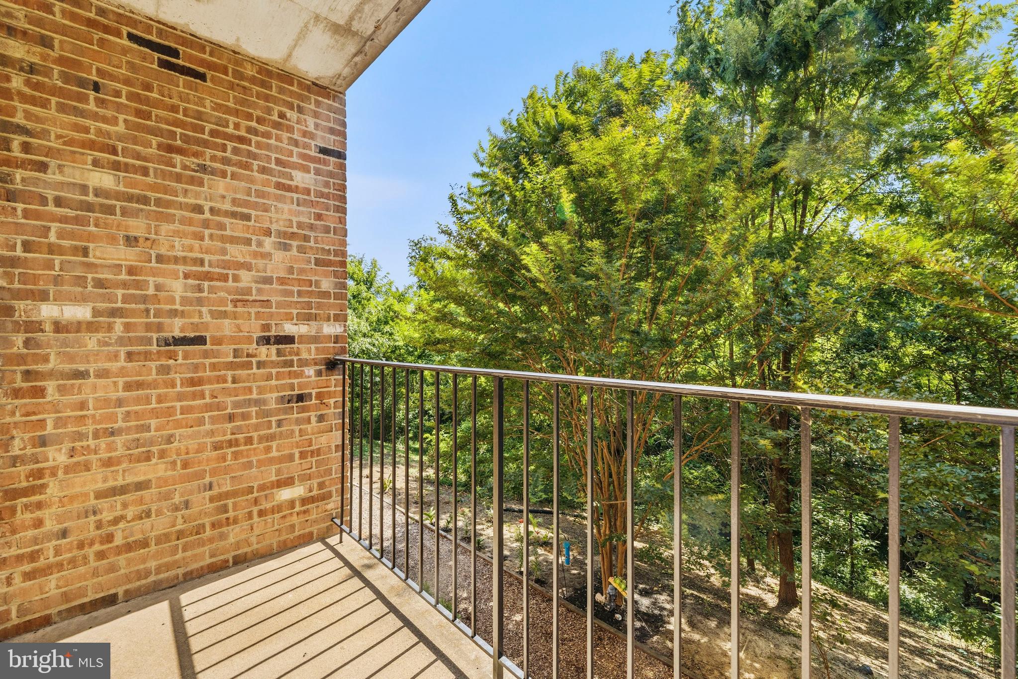 CHARING CROSS - Residential