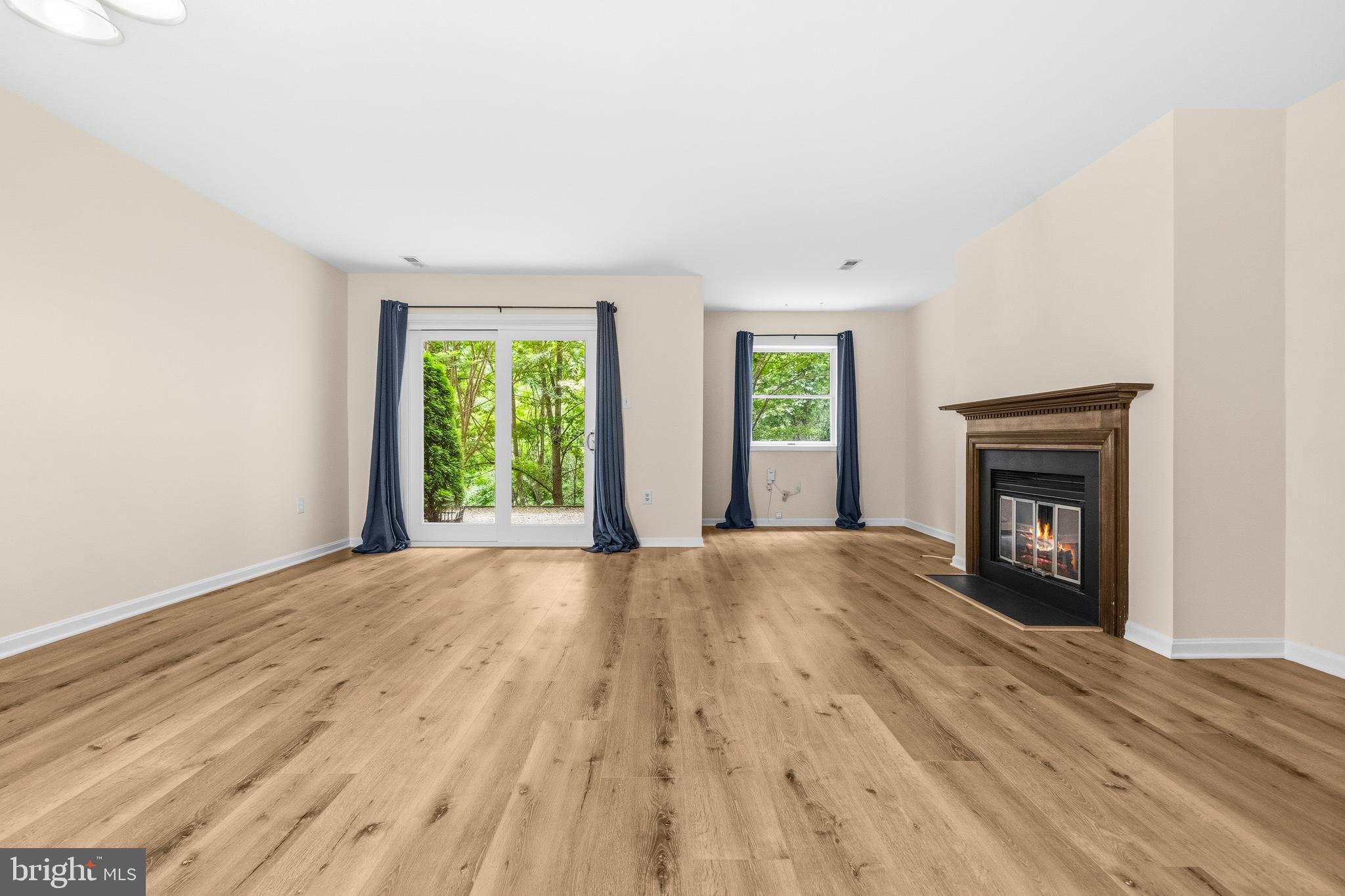 CHARING CROSS - Residential