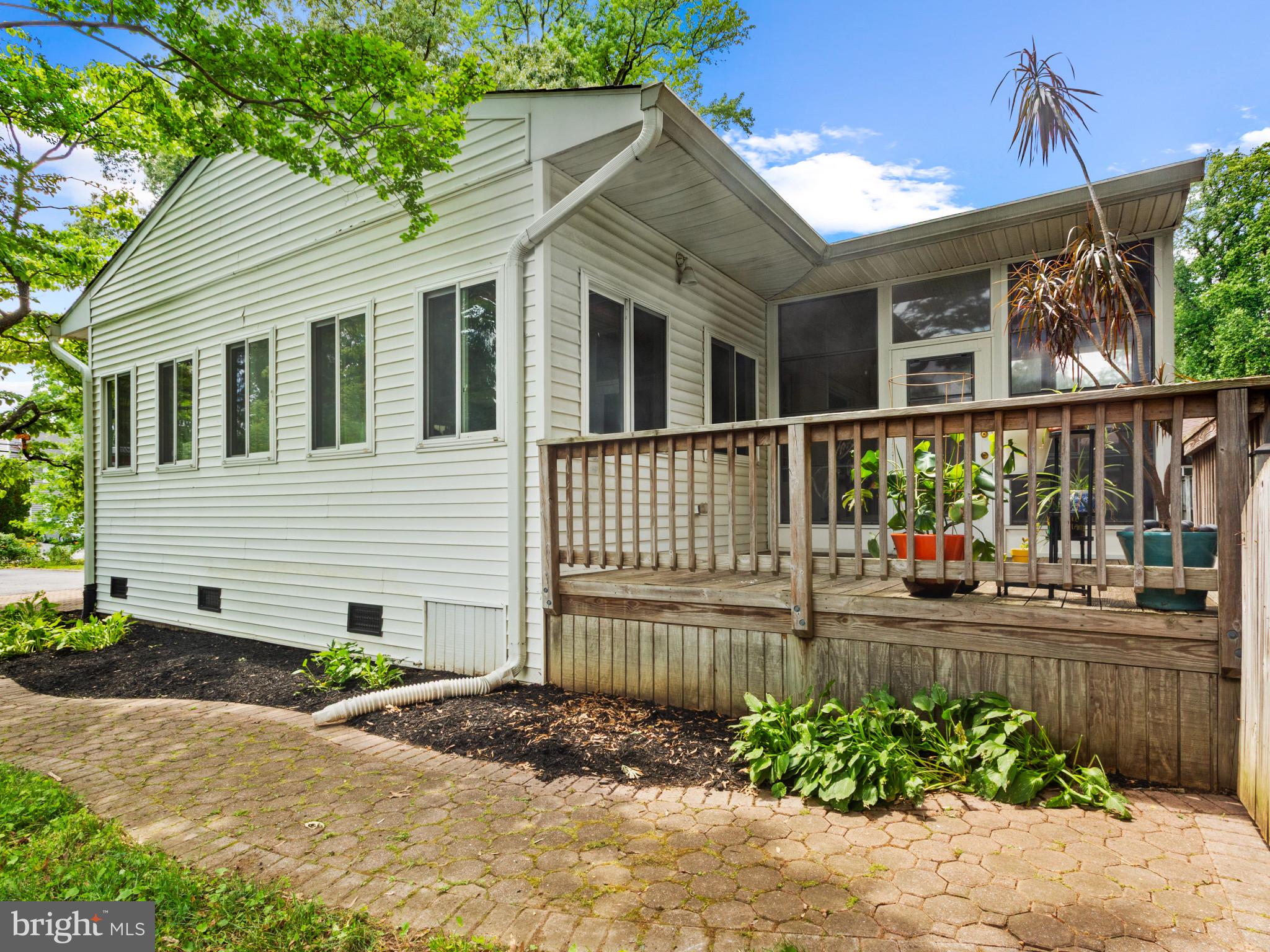 SOUTHDOWN SHORES - Residential