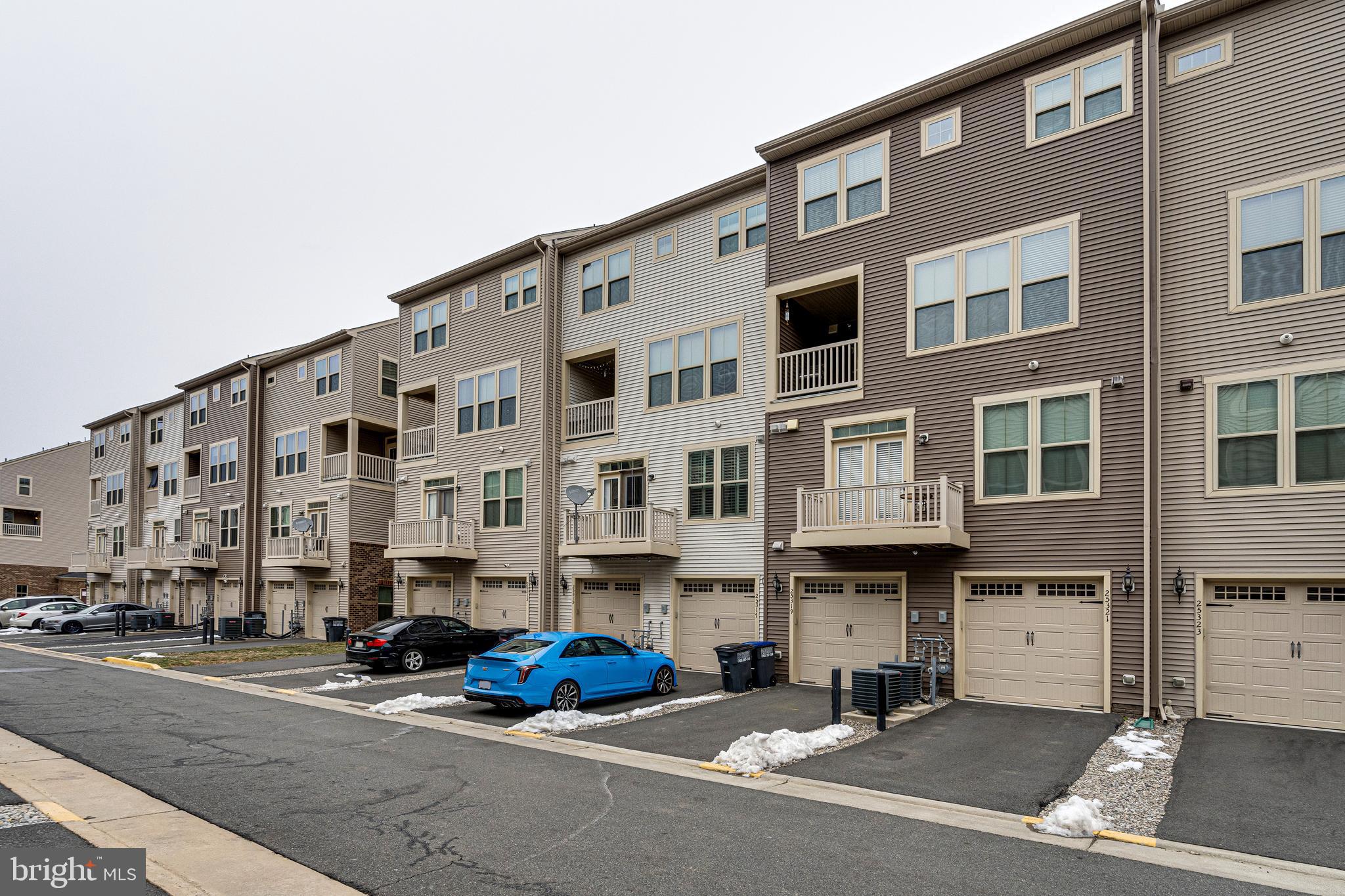 LOUDOUN CROSSING CONDOMINIUM - Residential
