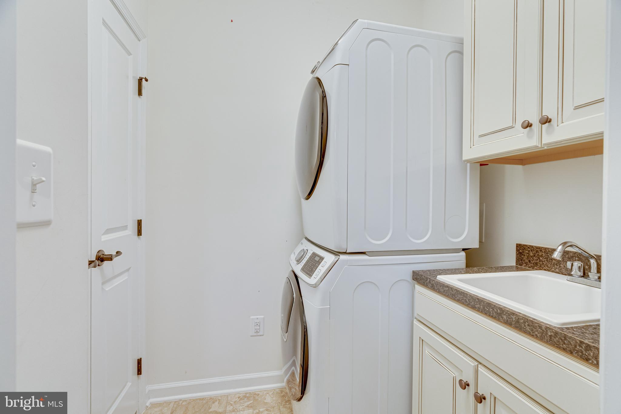 LOUDOUN CROSSING CONDOMINIUM - Residential
