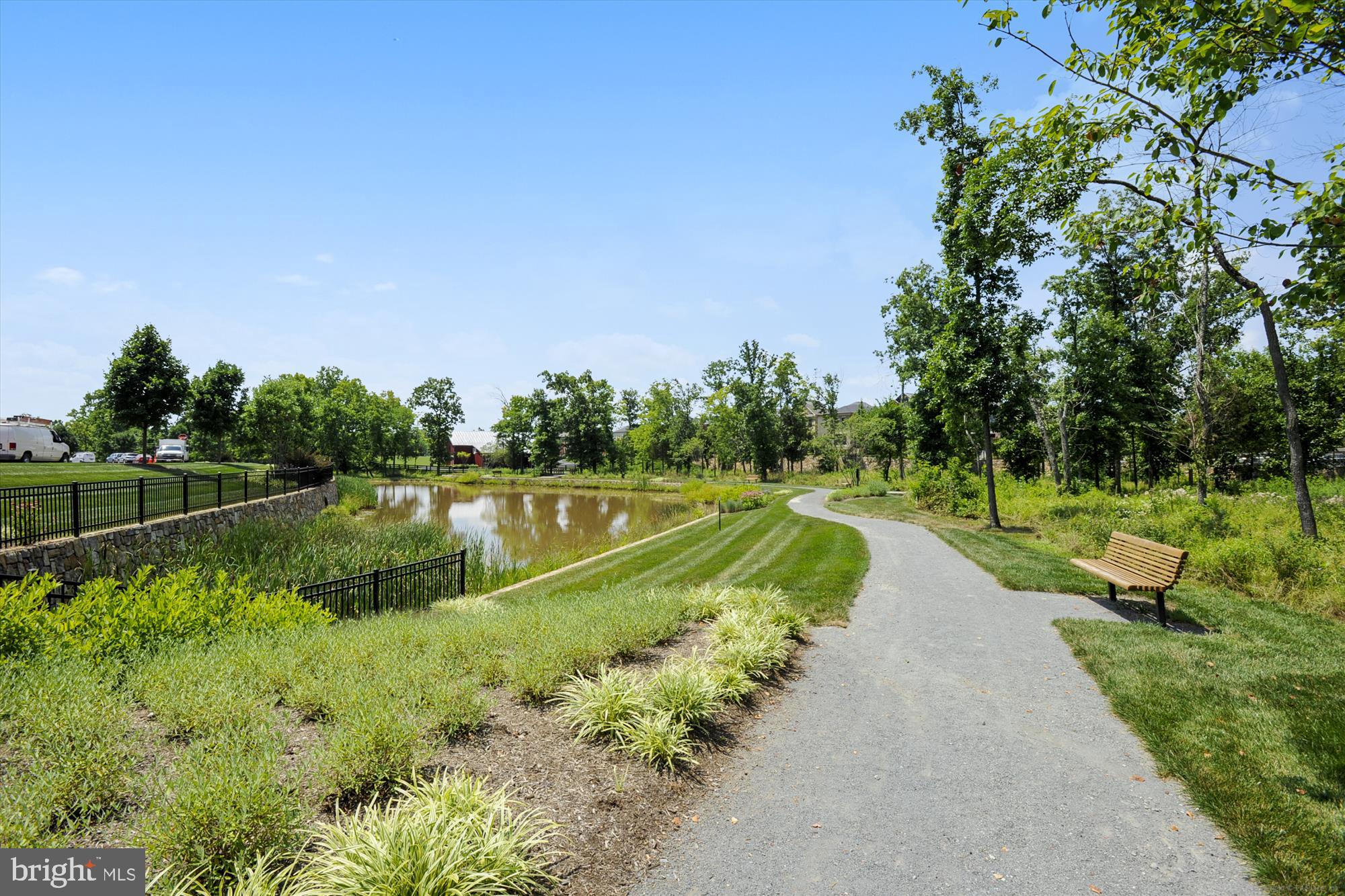 ONE LOUDOUN - Residential