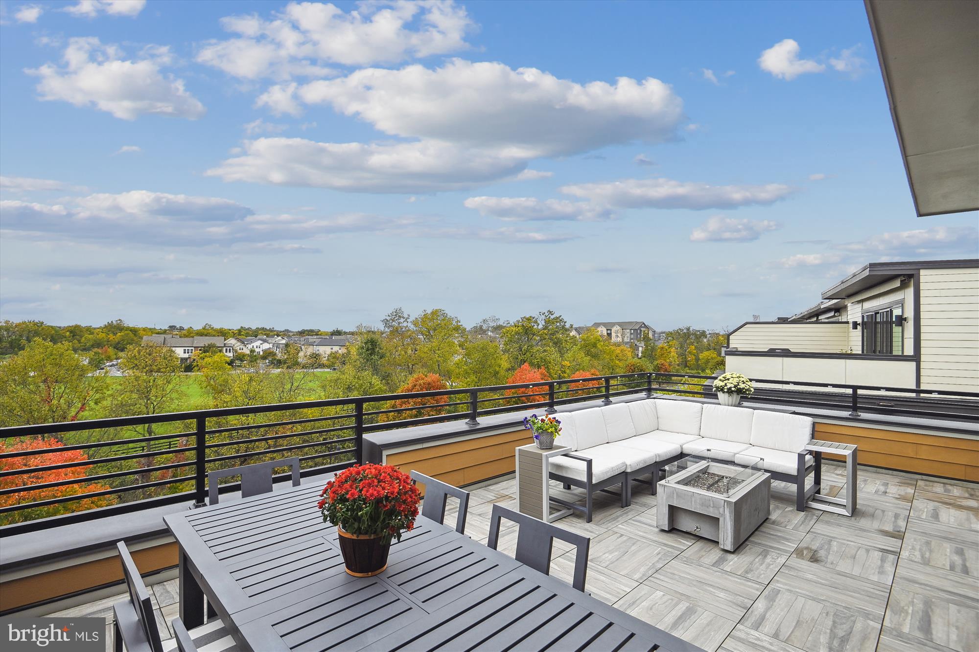 ONE LOUDOUN - Residential