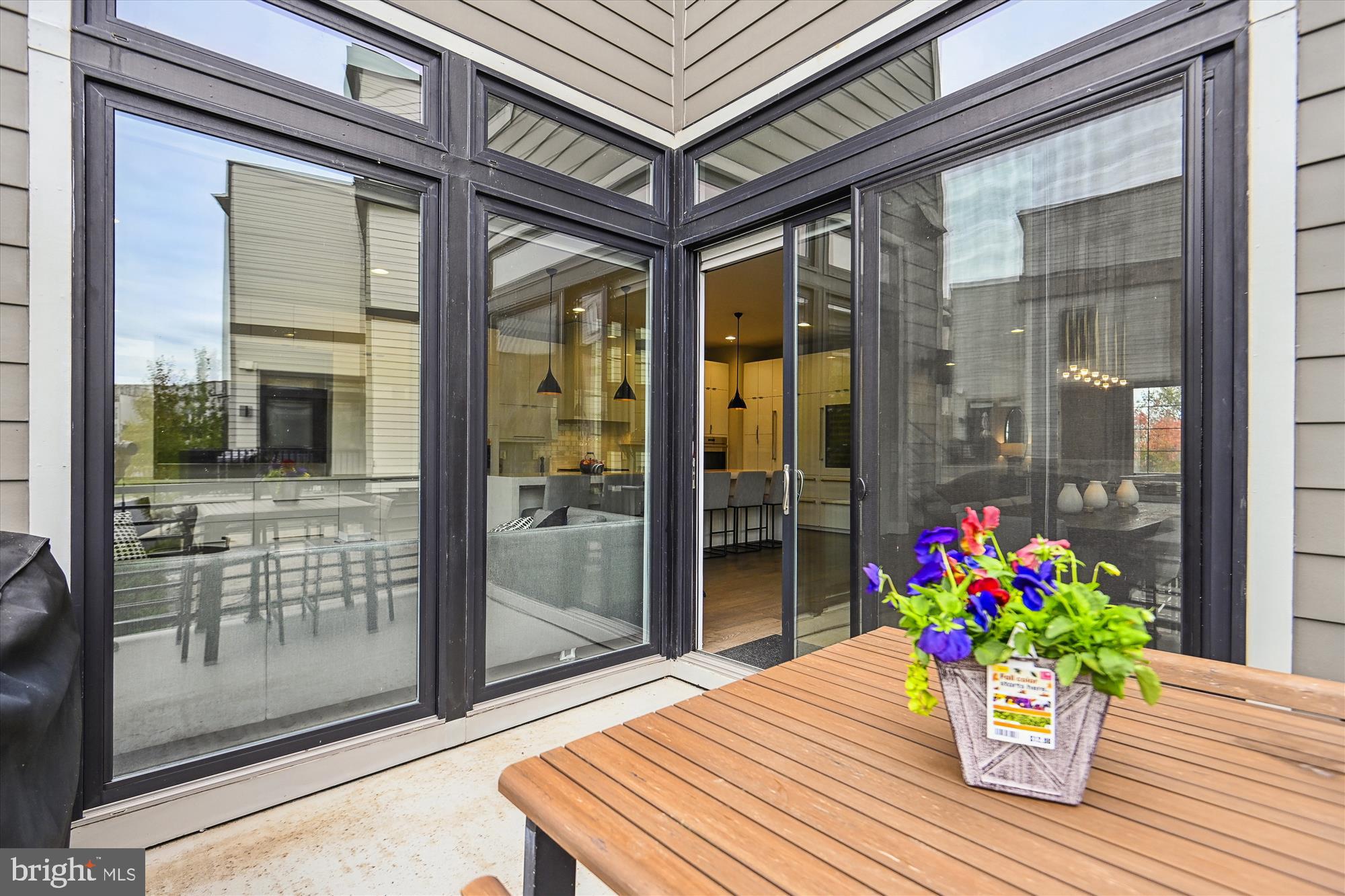 ONE LOUDOUN - Residential
